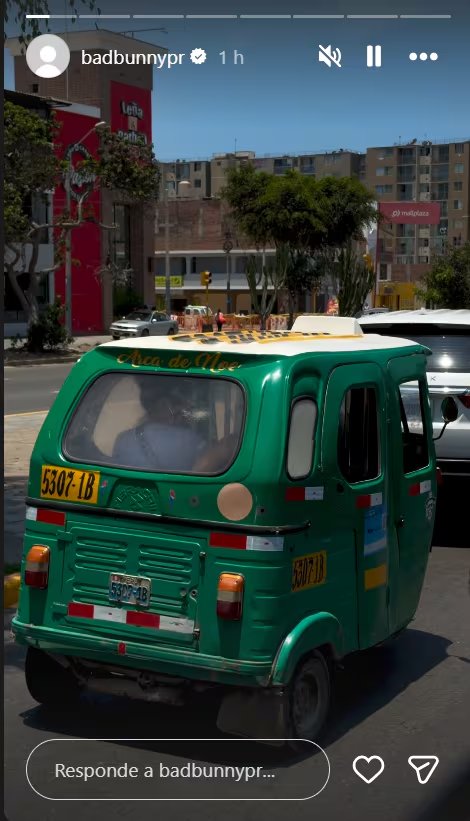 Bad Bunny sorprendió a sus seguidores peruanos al compartir esta imagen de un mototaxi en sus redes sociales, acompañado de un mensaje clave sobre las elecciones 2026 y su amor por el país. (Bad Bunny)