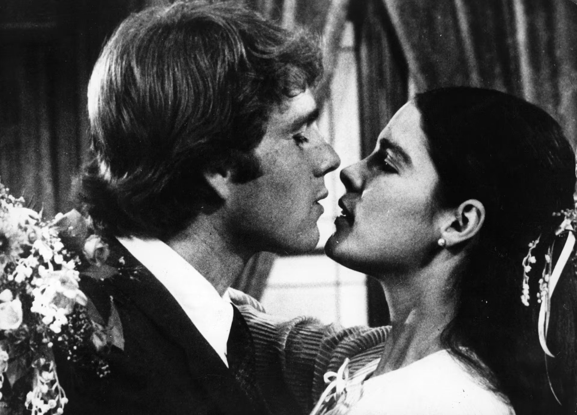 Ryan O'Neil y Ali MacGraw en Love story (Getty Images)