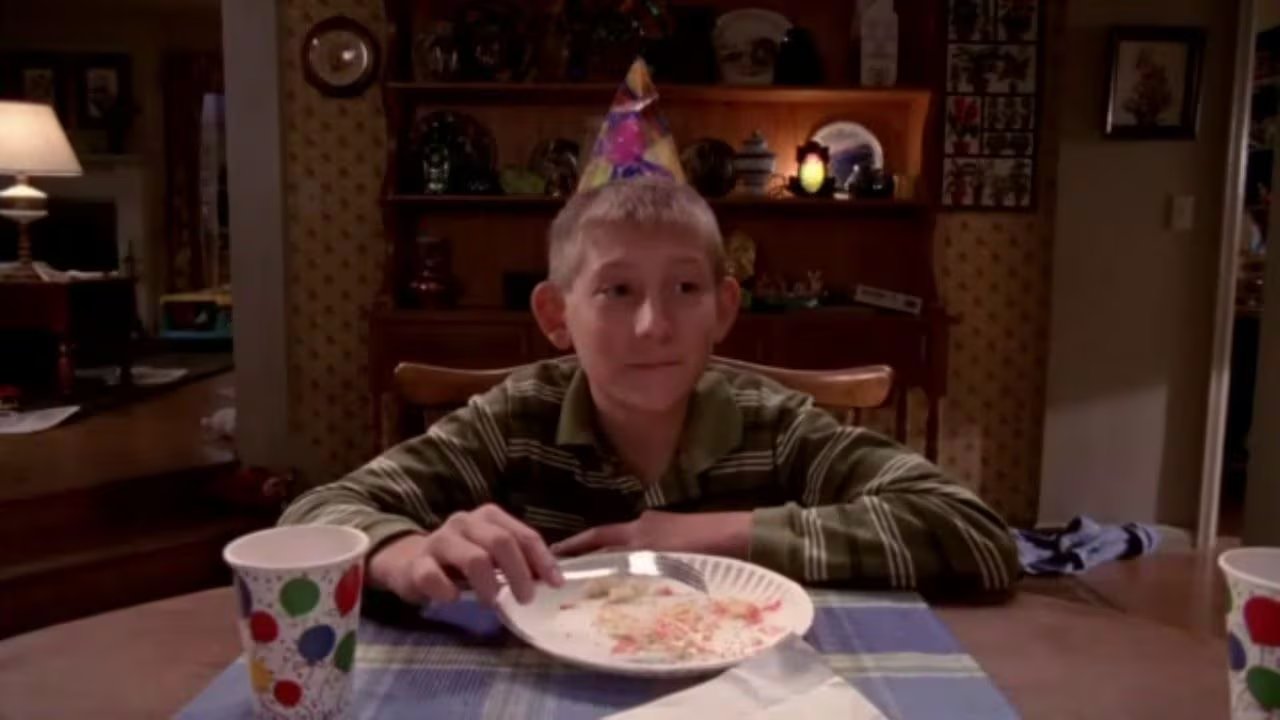 La ausencia de Erik Per Sullivan en el reboot de Malcolm in the Middle concentra la atención y despierta rumores sobre su distanciamiento de la actuación (Disney Plus)