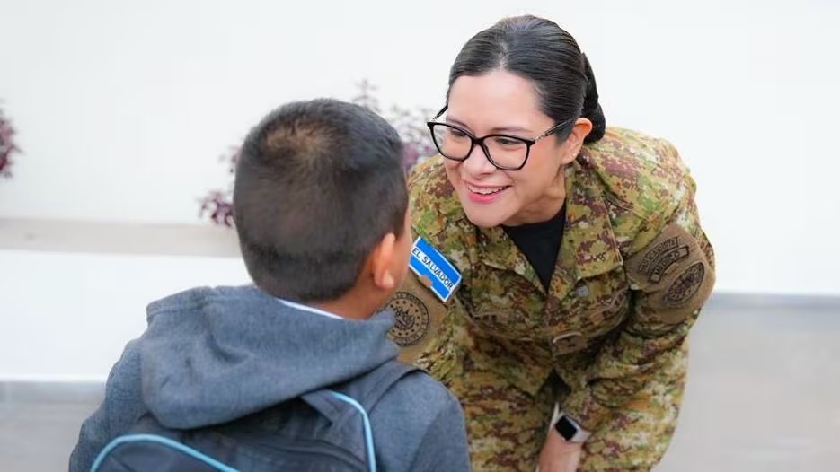 La ministra de Educación, Karla Trigueros, también verificado el cumplimiento de las medidas disciplinarias en las escuelas./ (Secretaría de Prensa)