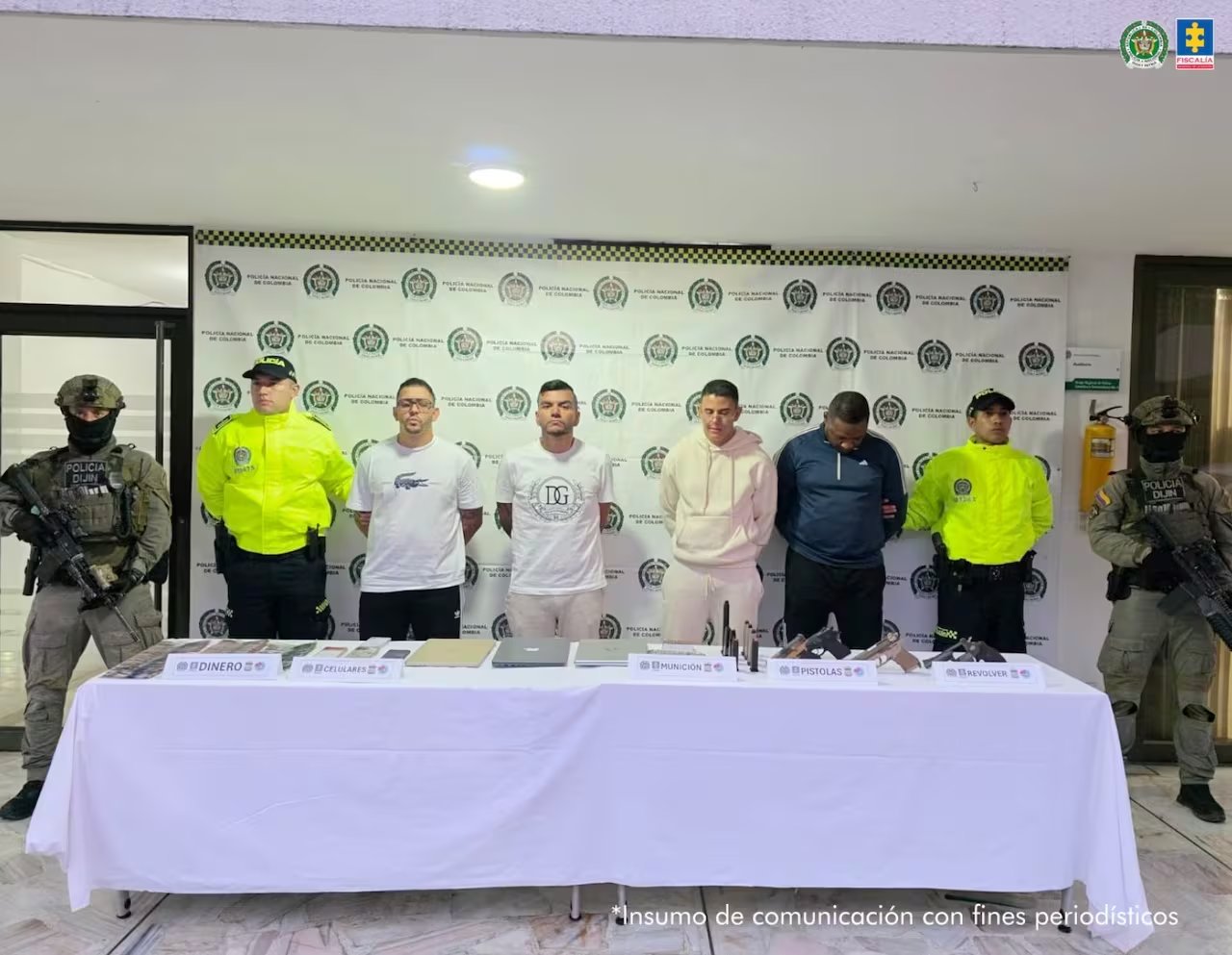 La Fiscalía General de la Nación identificó a los capturados como piezas clave en el envío internacional de cocaína y el lavado de activos para el Cjng - crédito @FiscaliaCol / X