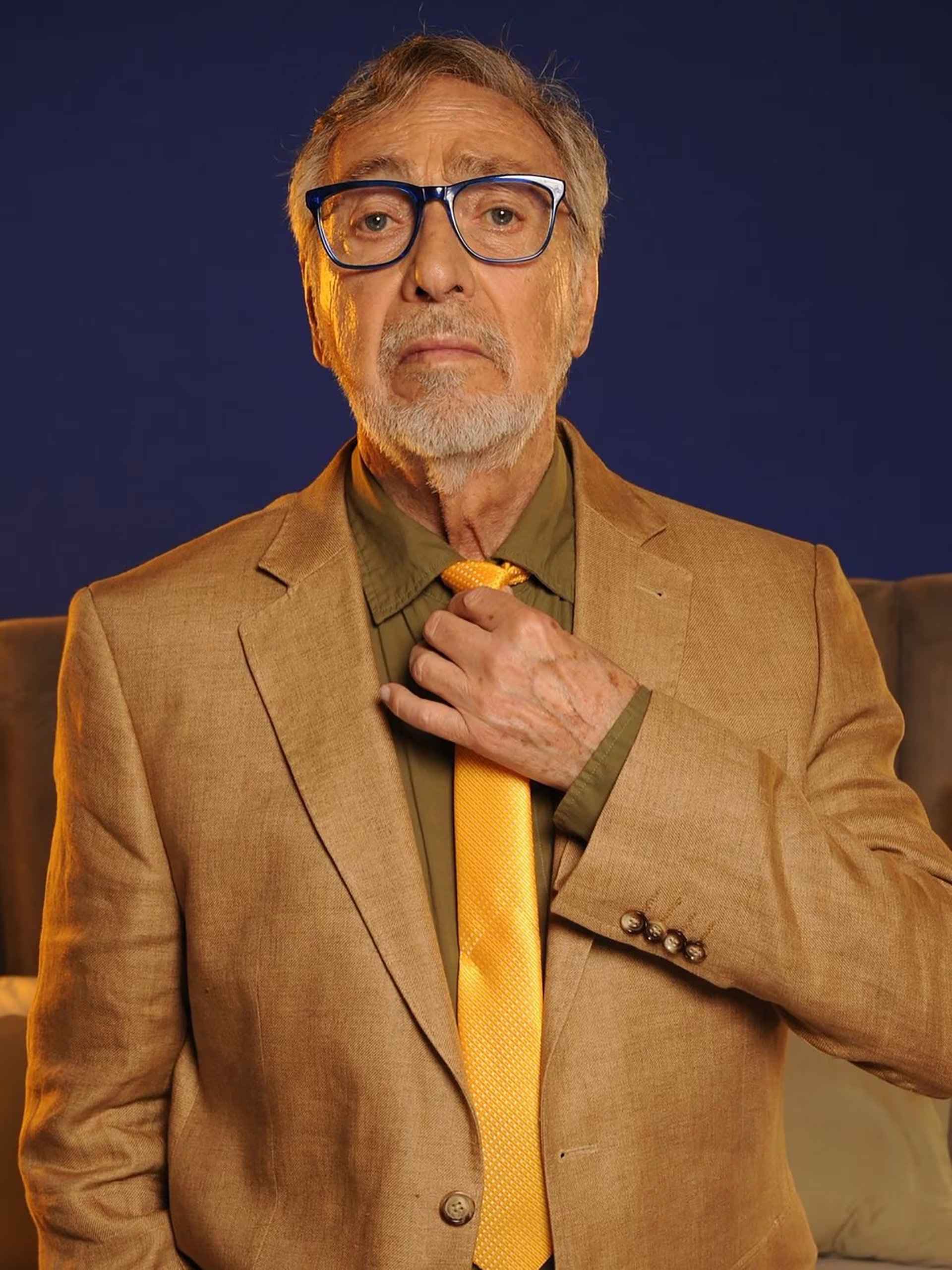 El productor y amigo cercano expresa cómo la emotividad y el afecto trascienden la tristeza, evocando recuerdos compartidos que definen el legado emocional del recordado artista argentino