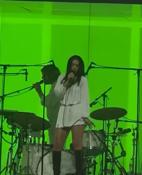 Las celebraciones en Londres y Sicilia reflejaron el espíritu creativo y festivo de Charli XCX. (Imagen Ilustrativa Infobae)