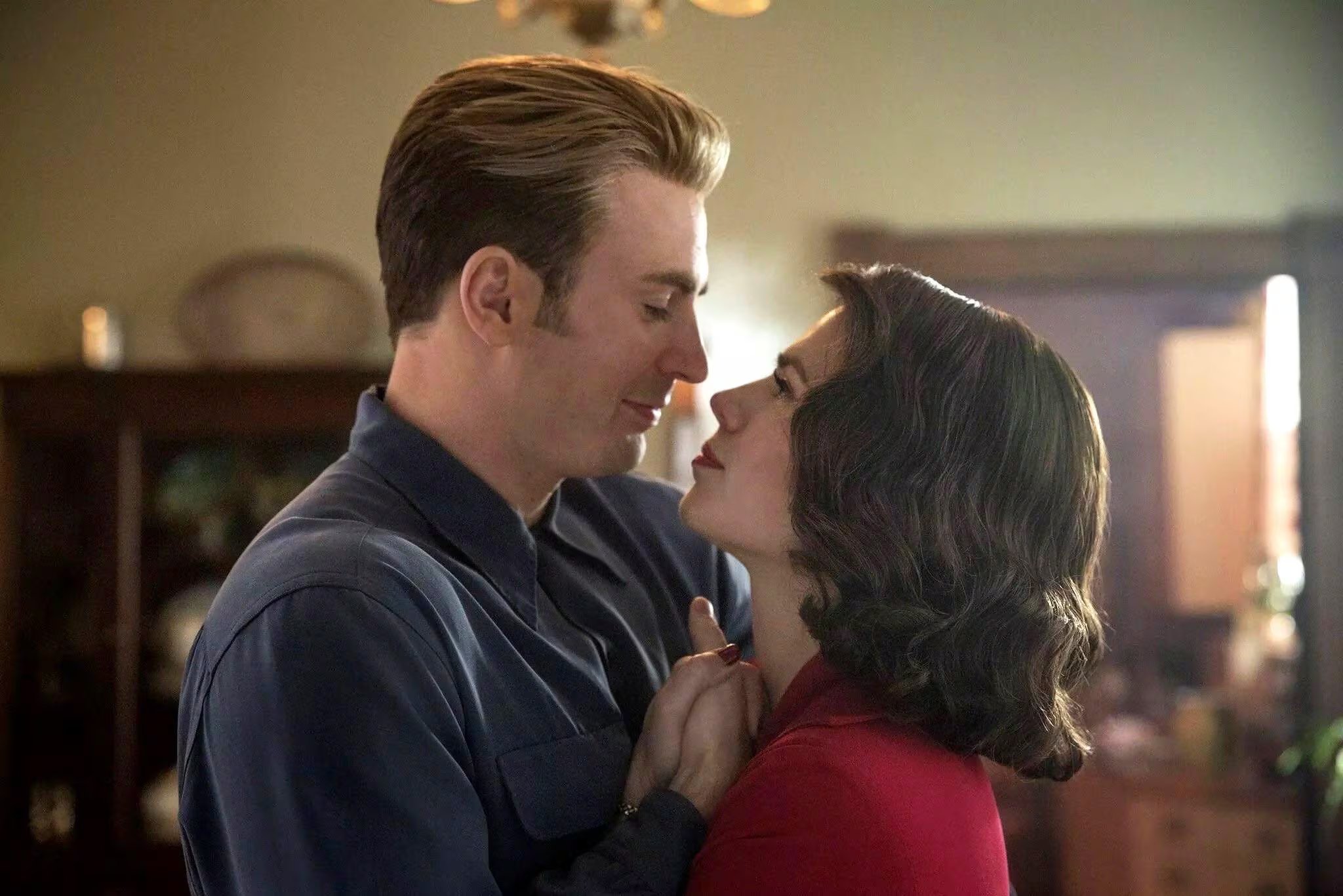 La última escena de Steve Rogers en el Universo Marvel lo mostró eligiendo retirarse para vivir con Peggy Carter, interpretada por Hayley Atwell