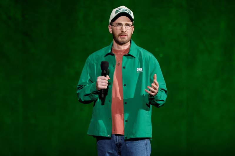 La confirmación de Chris Evans en el papel de Steve Rogers alimenta el debate sobre cómo Marvel justificará el retorno del personaje en la saga (REUTERS/Caroline Brehman)