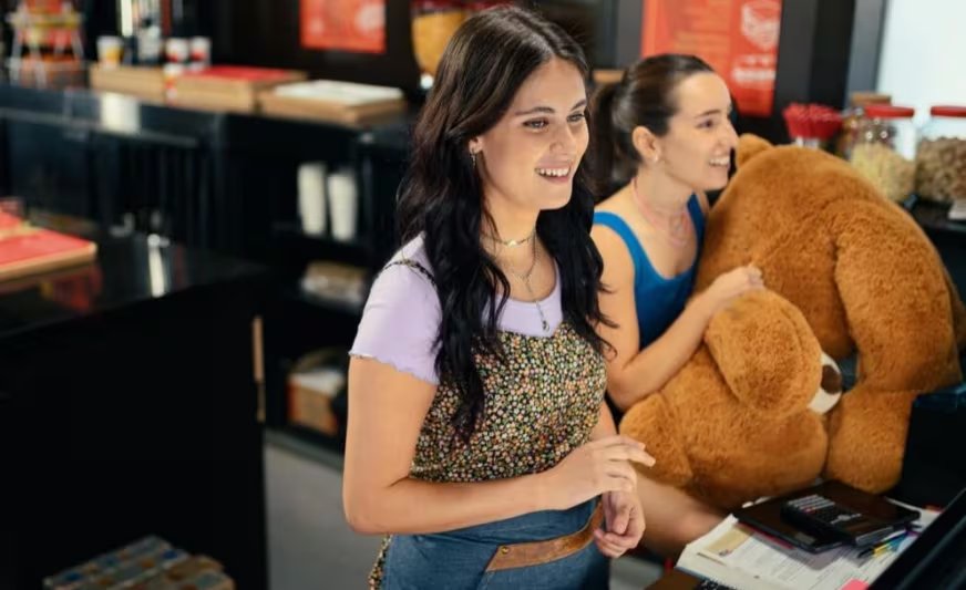 “Está bueno que Disney empiece a darle visibilidad a estos personajes”, sostiene la actriz sobre el avance en representación. (Disney+)