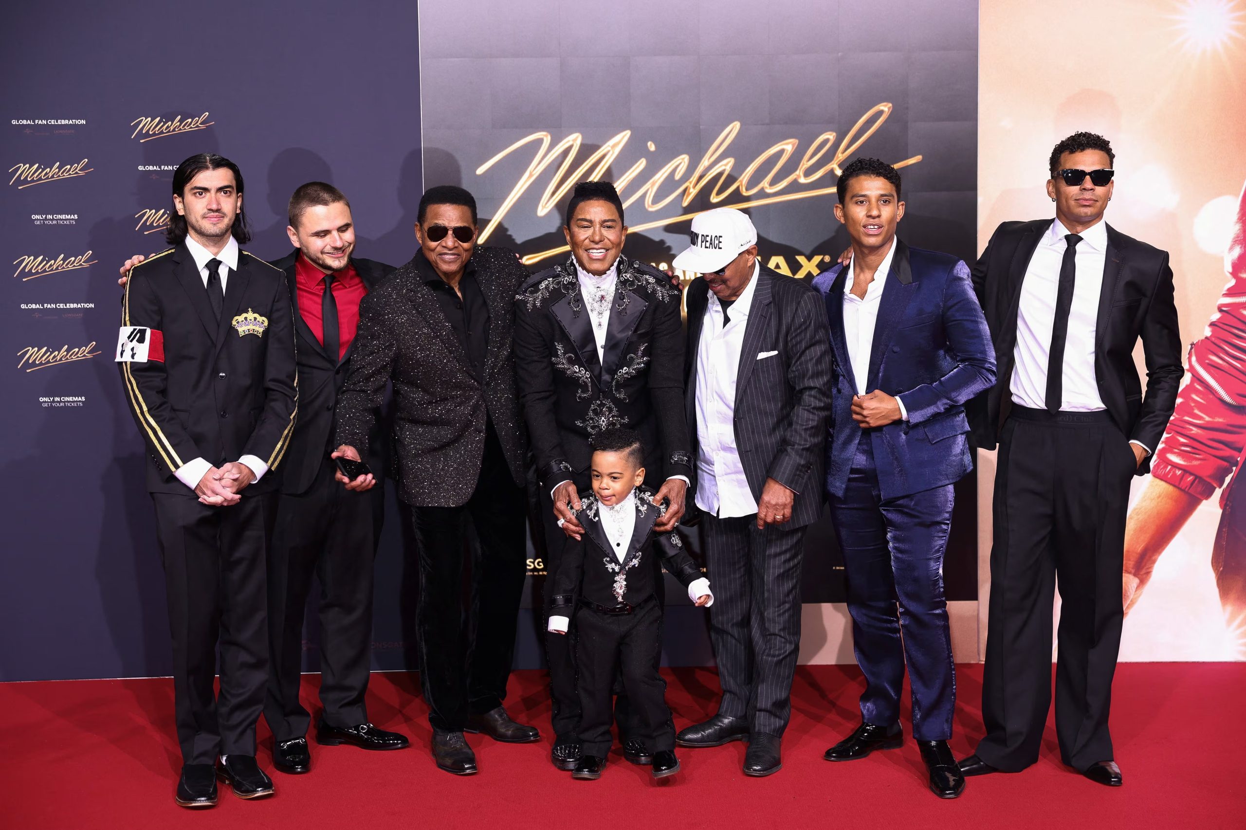 Miembros de la familia Jackson, entre ellos Bigi Jackson, Prince Jackson, Jackie Jackson, Jermaine Jackson y Marlon Jackson, asistieron al estreno internacional de 