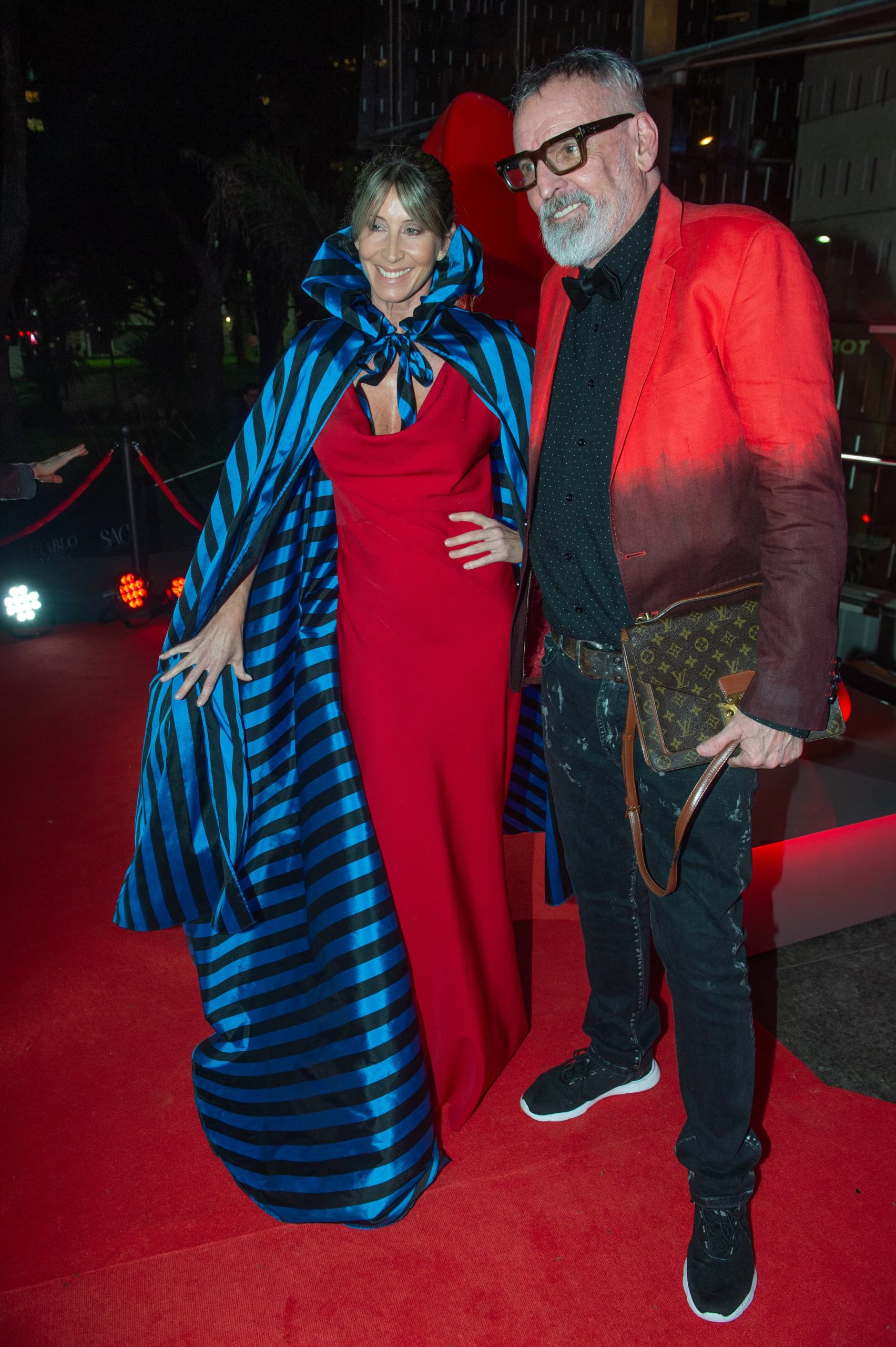 El diseñador Benito Fernández junto a Soledad Solaro 