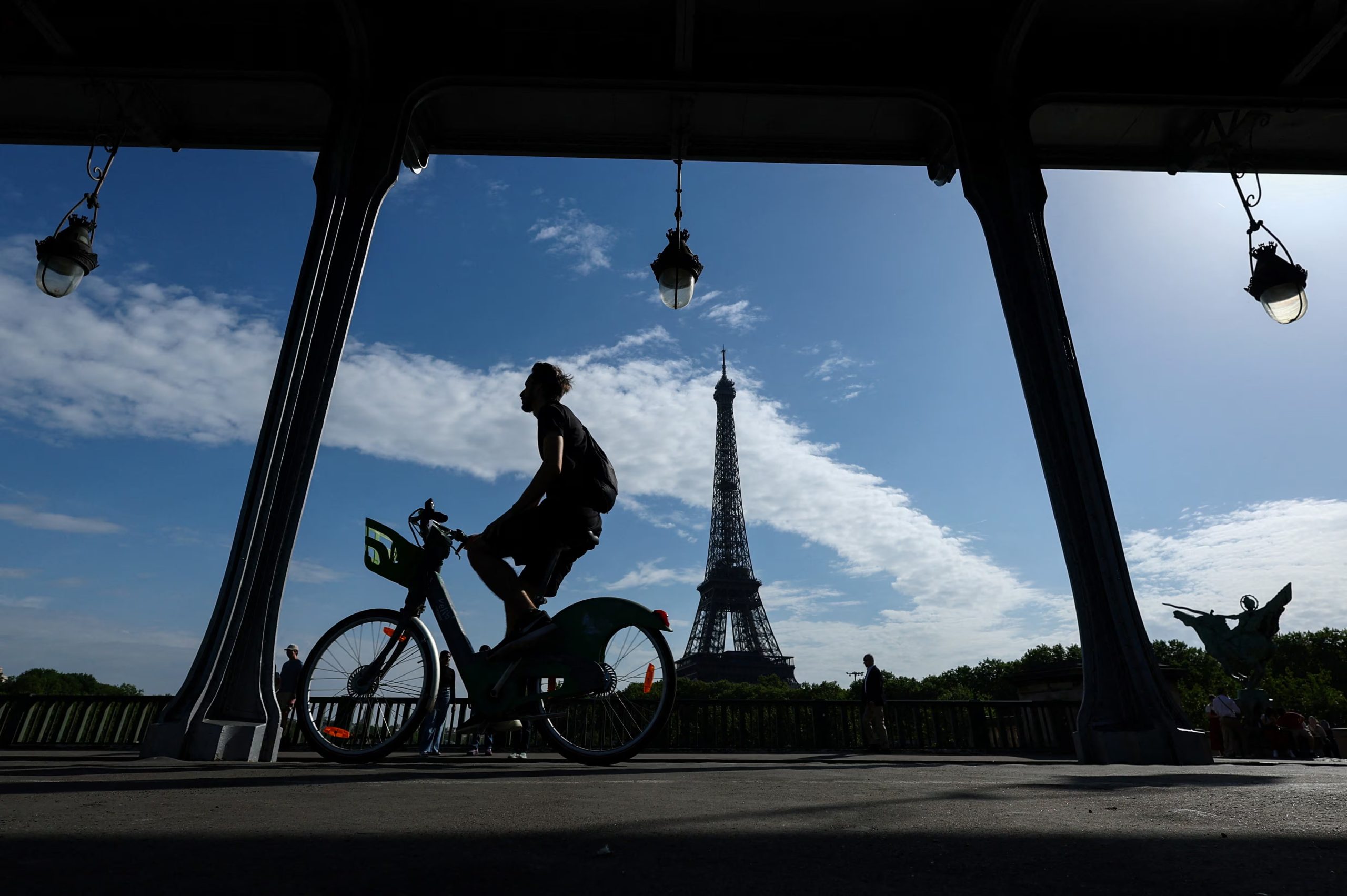 La infraestructura ciclista permanente y las redes seguras facilitaron el acceso a la bicicleta para mujeres, niños y personas mayores (REUTERS/Gonzalo Fuentes)