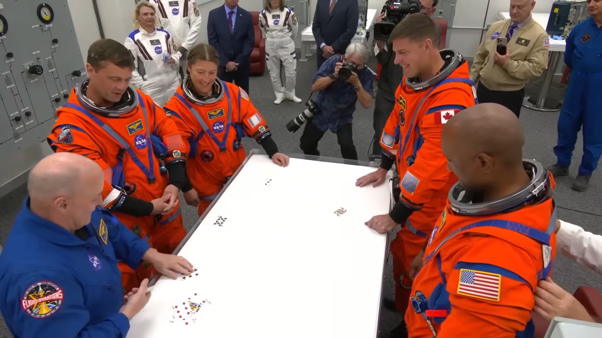 Imaginar a los ídolos de K-Pop Demon Hunters y Saja Boys orbitando la Luna junto a la NASA une cultura coreana, tecnología y narrativas transmedia, redefiniendo la representación y el alcance de la exploración espacial en la era digital - (NASA)