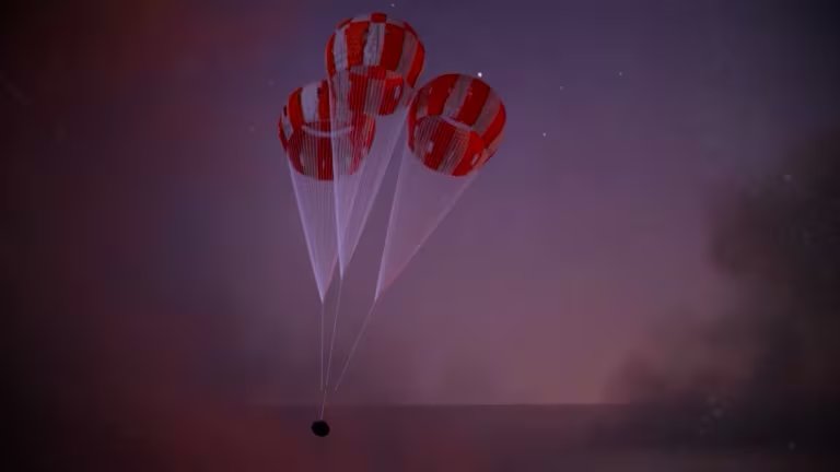 Una serie de despliegues de paracídas suavizará el amerizaje