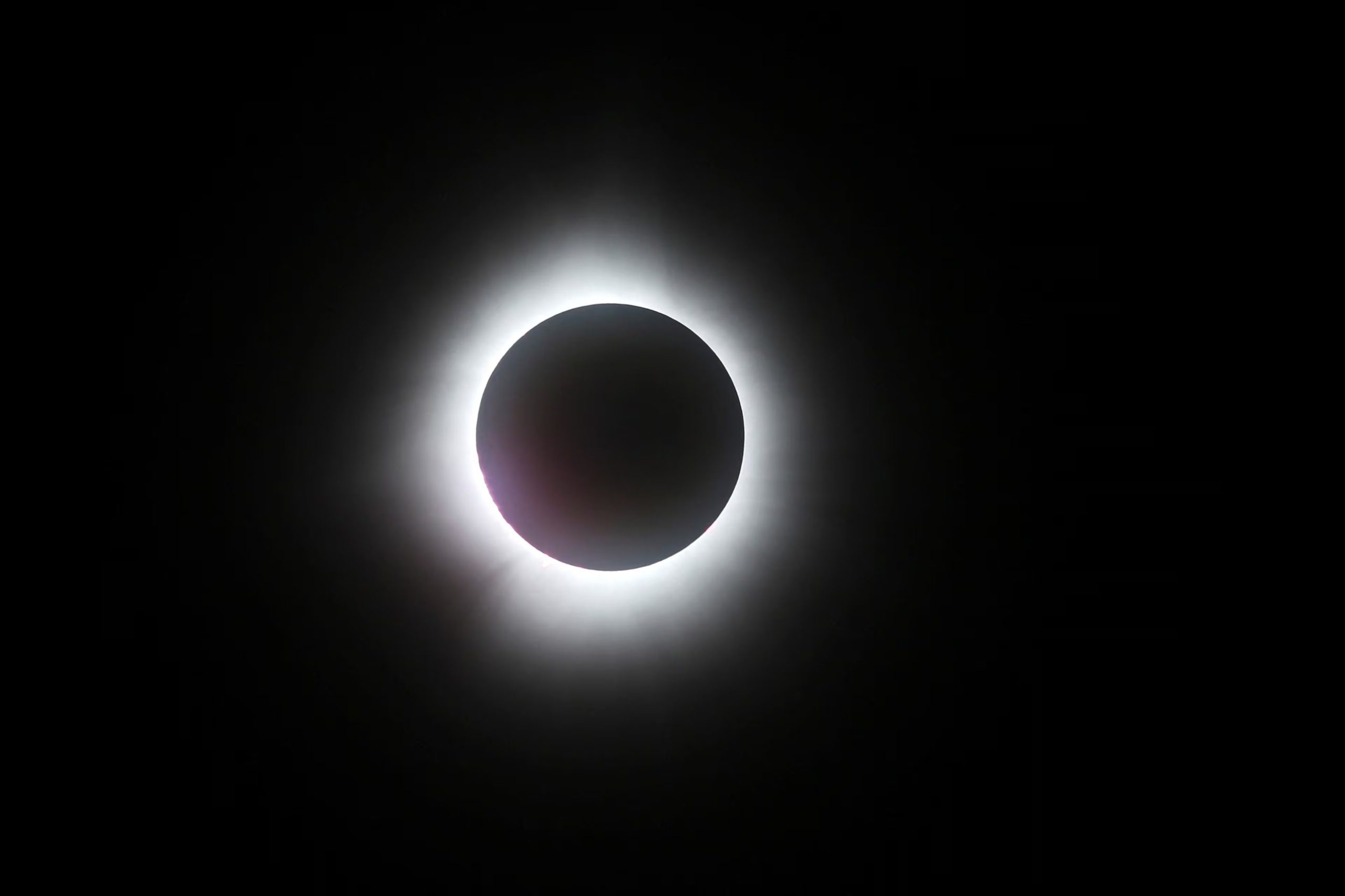 El máximo de oscuridad se alcanzará en el valle del Nilo en Egipto, donde la totalidad se extenderá por más de seis minutos
- REUTERS/Lauren Owens Lambert