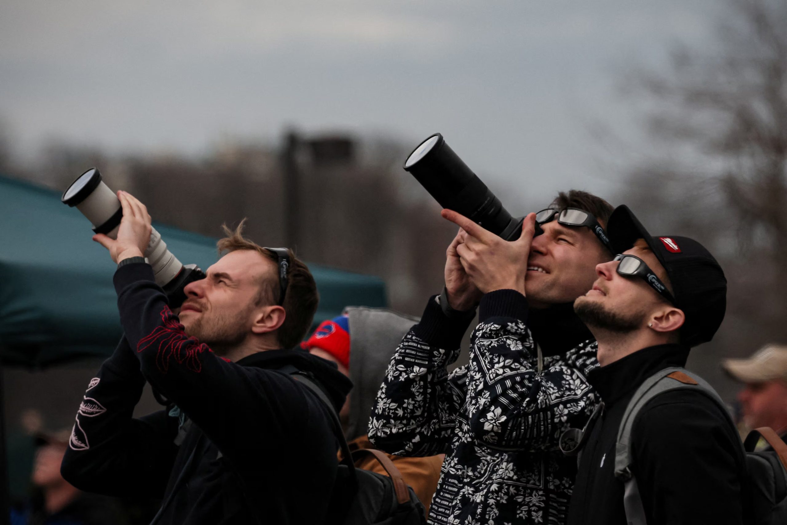 Fuera de la franja de 258 kilómetros de ancho, el eclipse solo se percibirá como parcial, manteniendo una visibilidad reducida del Sol
- REUTERS/Brendan McDermid