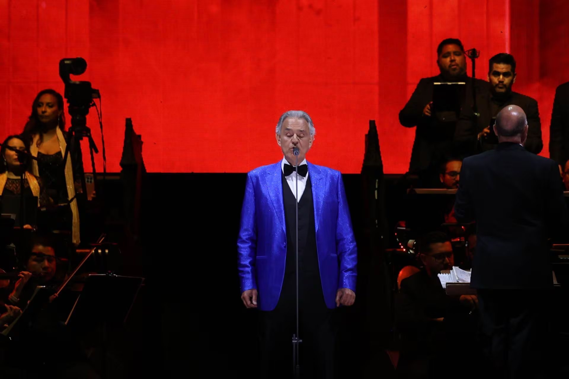 tenor italiano Andrea Bocelli ofreció un concierto gratuito en el Zócalo capitalino. 

FOTO: GALO CAÑAS/CUARTOSCURO.COM