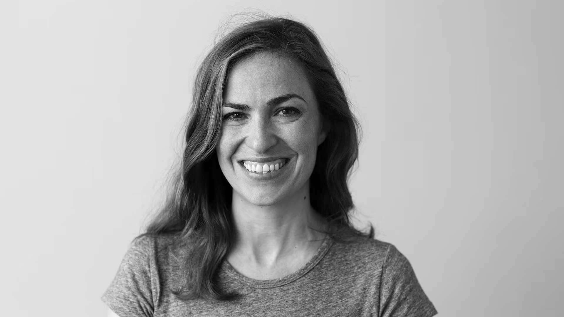 La escritora Lisa Brennan-Jobs ha forjado una carrera literaria reconocida en Nueva York