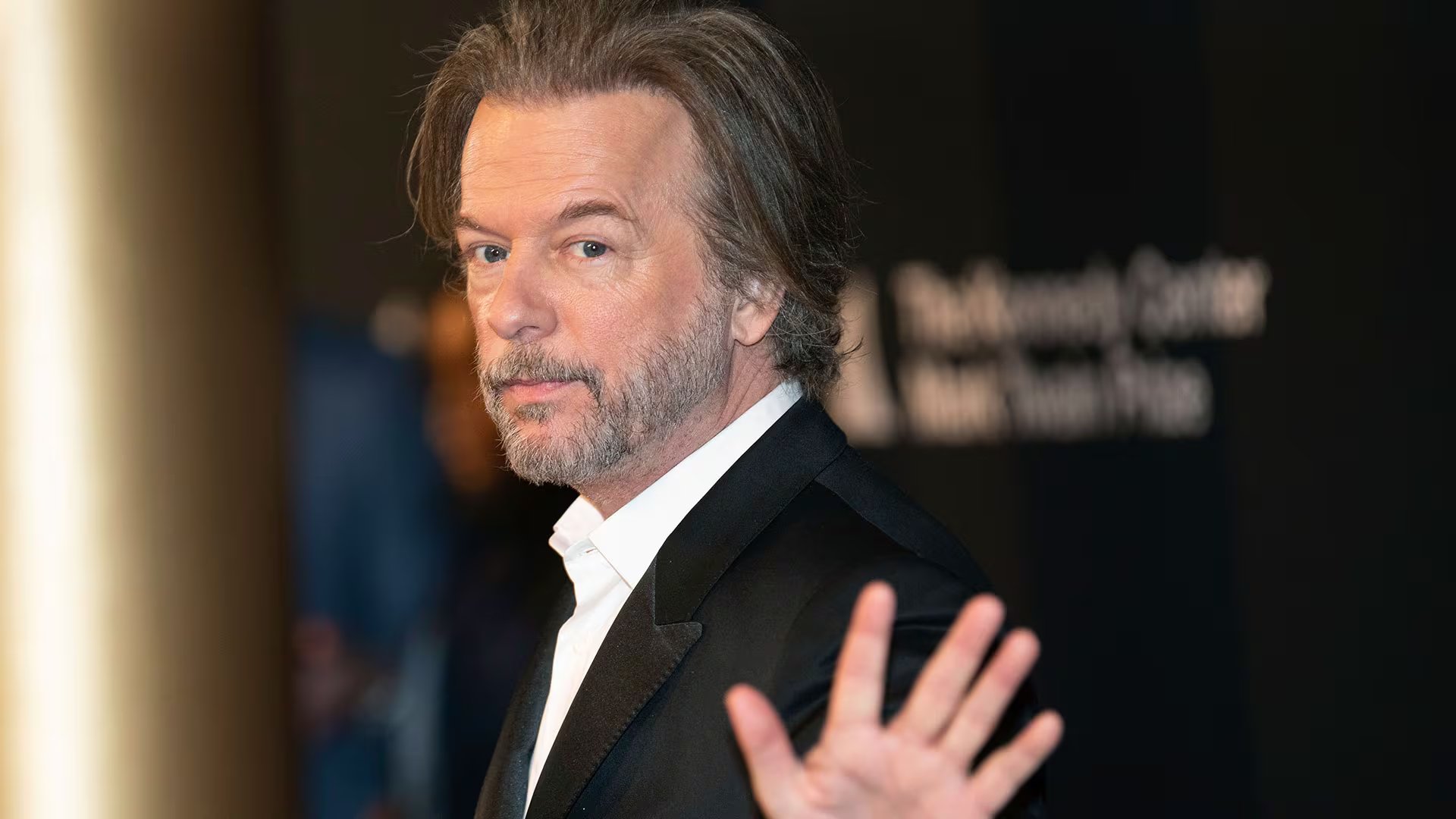 El comediante destaca cómo la paternidad y el ejemplo de su madre fueron su refugio tras la ausencia de su padre en Arizona (AP)