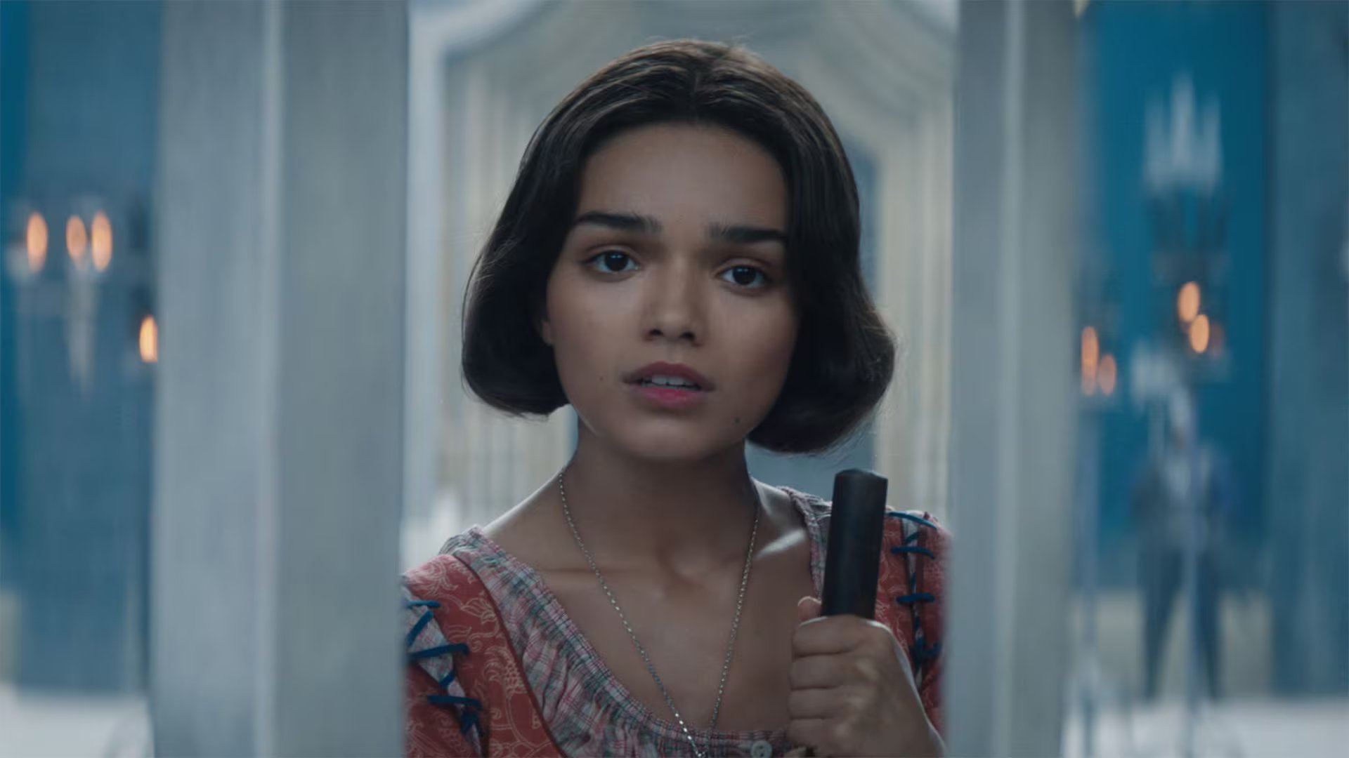 Inspirada por su entorno familiar y sus raíces colombianas y polacas, Zegler inició su camino artístico desde niña sin contactos previos en la industria (Disney)