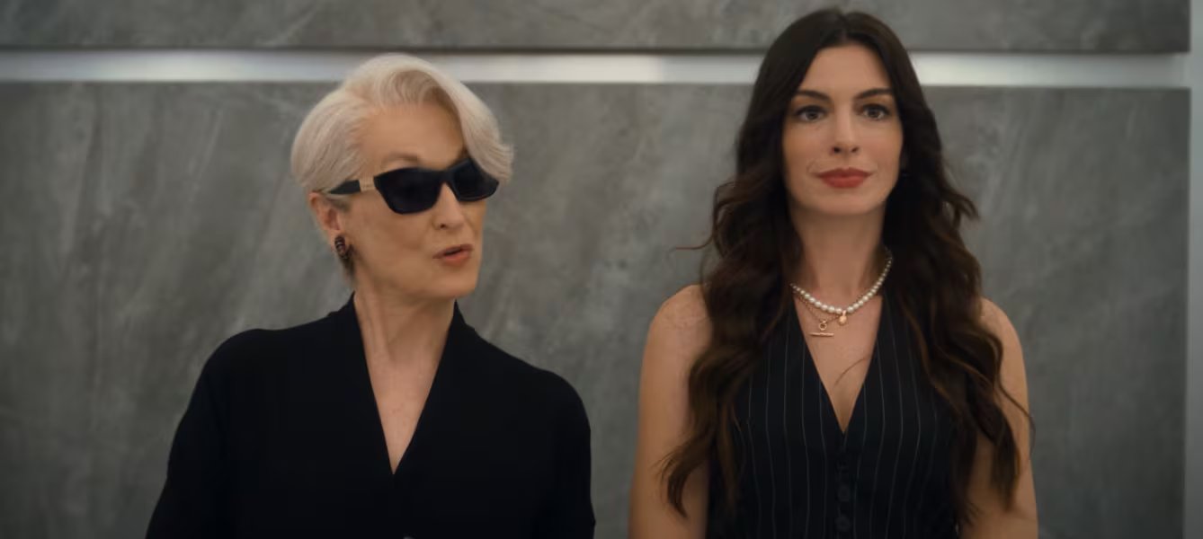 Meryl Streep y Anne Hathaway lideran el elenco original, generando un renovado interés en el mundo del cine y la moda internacional
(20th Century Studios)