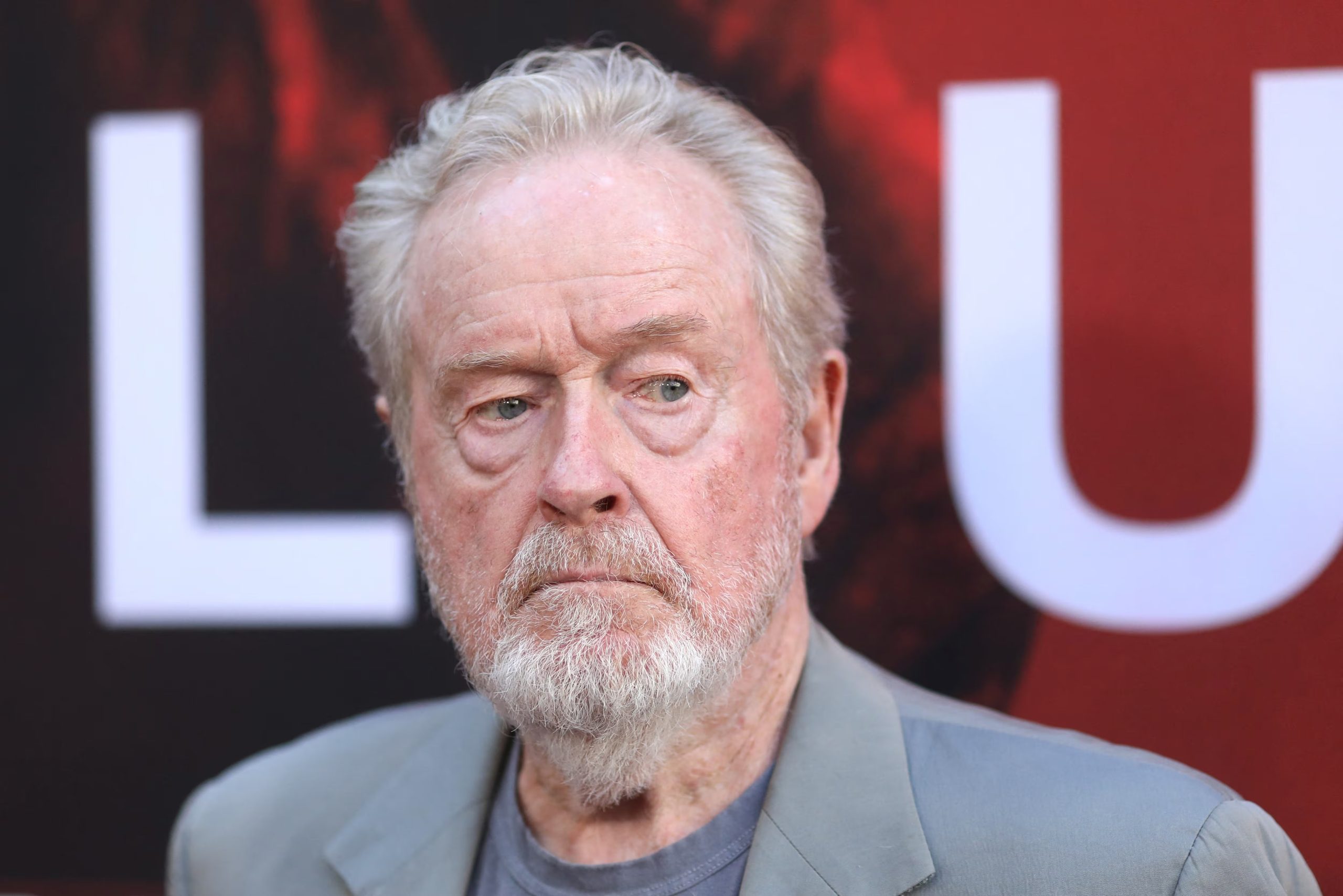 Ridley Scott se inspira en sus propias vivencias durante la Segunda Guerra Mundial para crear una narrativa llena de consuelo y esperanza (REUTERS)