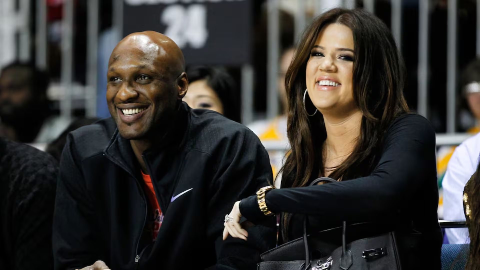 Khloé Kardashian y Lamar Odom sellaron su compromiso con sus iniciales tatuadas en las manos (REUTERS)