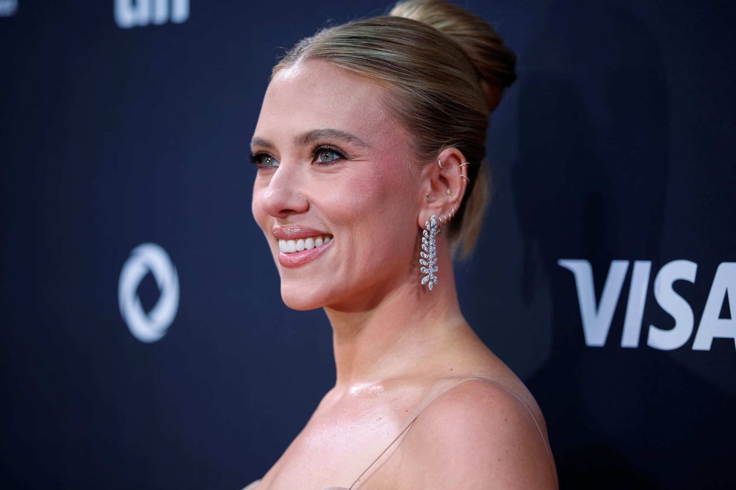 La actriz y empresaria destaca que la industria de la belleza puede ser un entorno solidario para mujeres fundadoras, gracias al apoyo de su familia y equipo (REUTERS/Carlos Osorio)