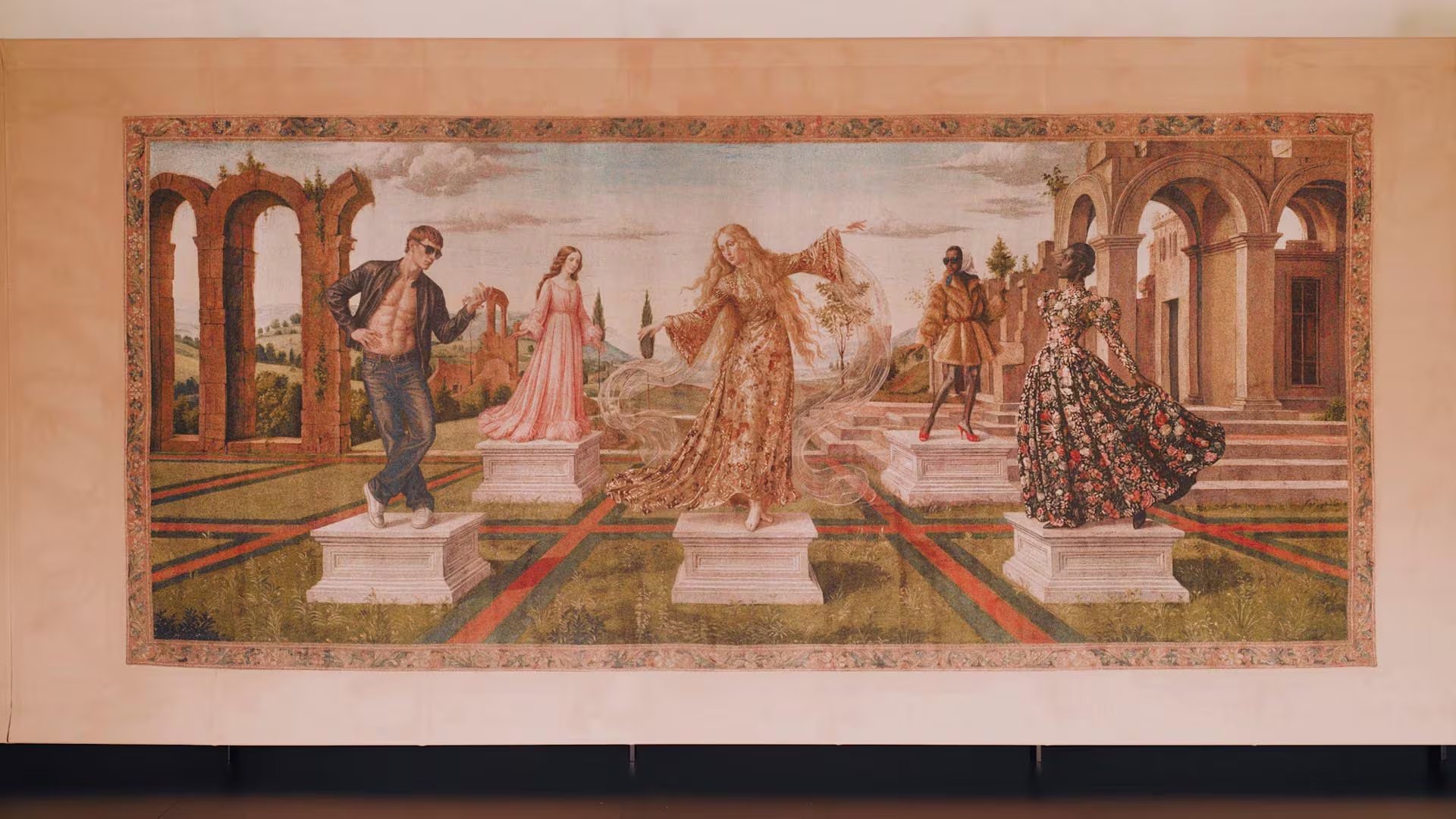 El estudio creativo de Florencia mantiene viva la herencia artesanal y la proyección internacional de Gucci.
