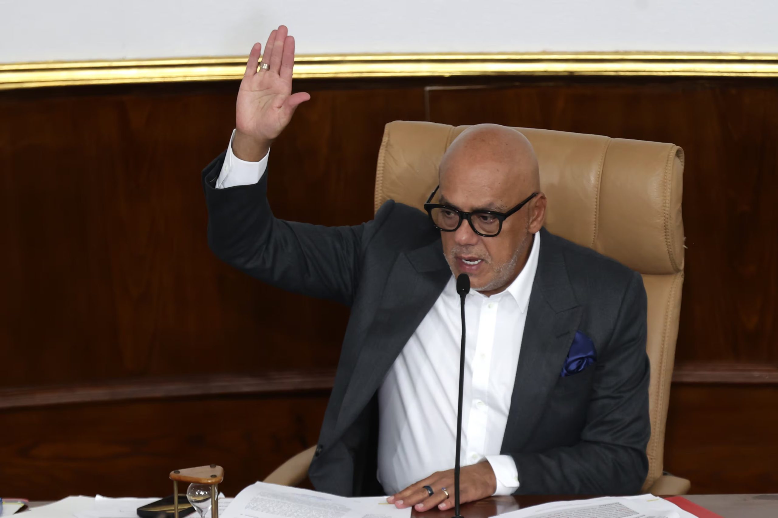 La continuidad de Delcy Rodríguez en el poder más allá de los 90 días requiere una prórroga parlamentaria, sin embargo, la Asamblea Nacional no ha confirmado su aprobación (EFE/ Ronald Peña R)
