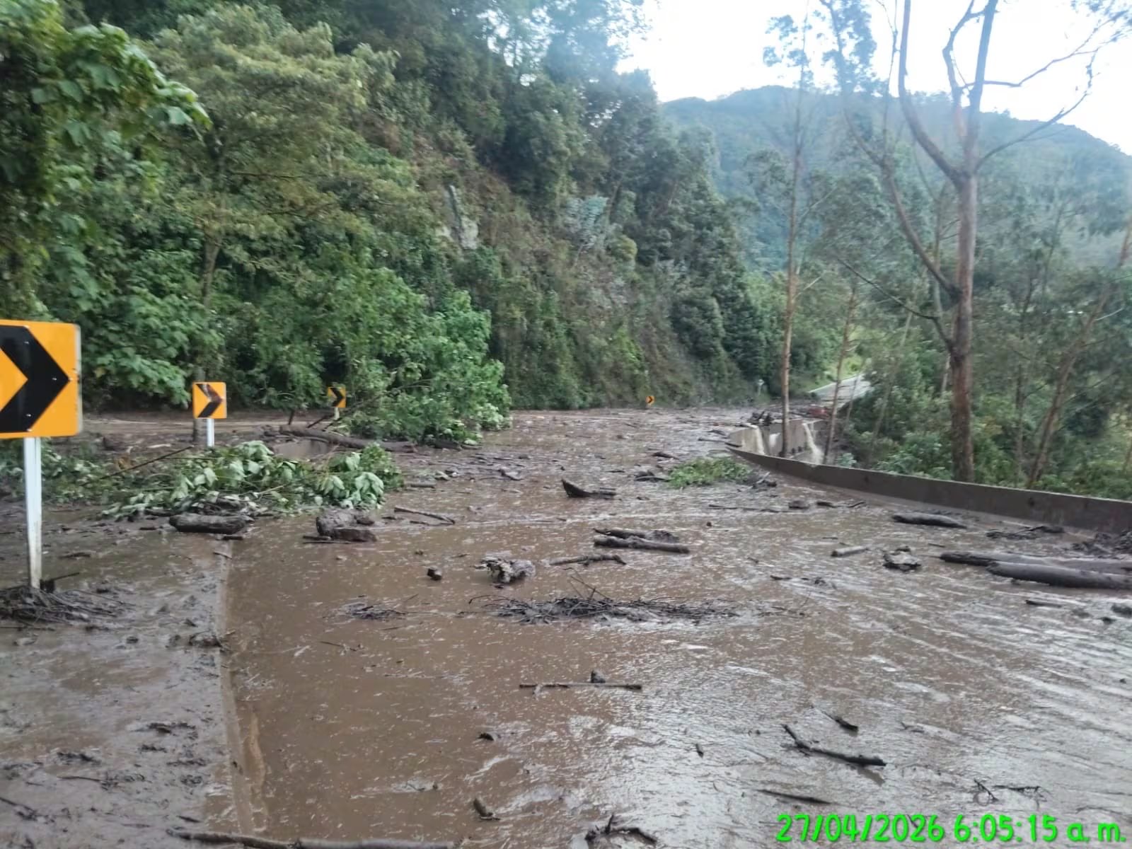 Nocaima y San Francisco, en la Provincia del Gualivá, sufrieron inundaciones en casas y vigilancia de caudales por el alto nivel de los ríos y quebradas - crédito Jorge Emilio Rey/X