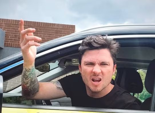 La presencia de la médium Rosabel Barón permitió a Sáenz consultar en vivo sobre su experiencia, lo que atrajo la atención de los panelistas y la audiencia - crédito @saenzdiego/IG