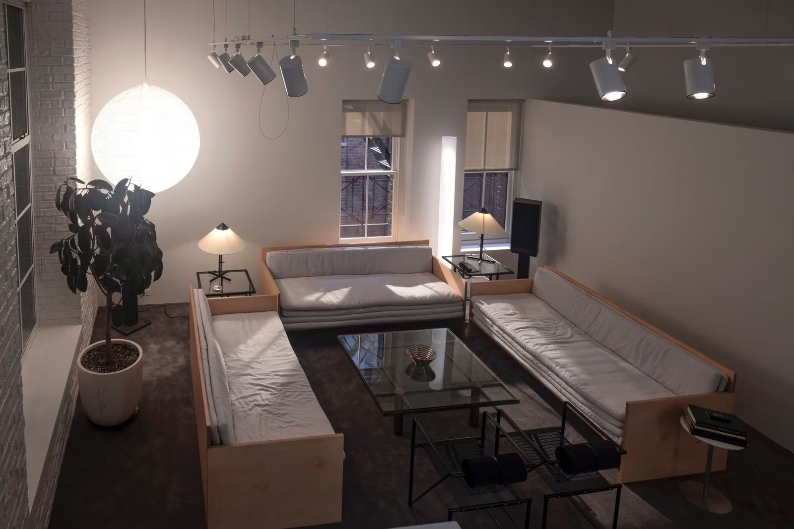 El equipo creativo fusiona glamour, realismo y referencias históricas en cada espacio recreado para la serie