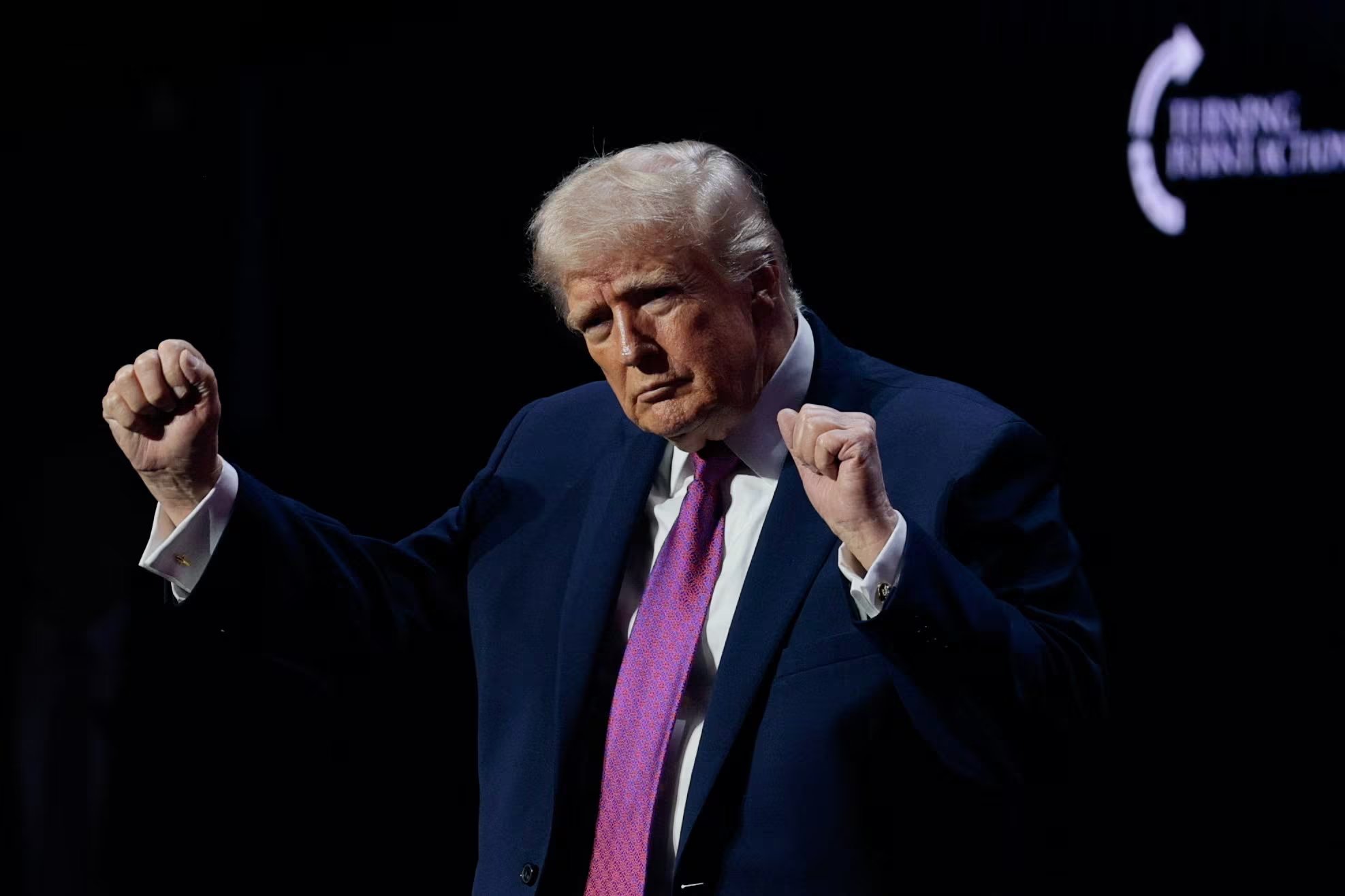 Donald Trump afirmó que “muy pronto habrá un nuevo amanecer para Cuba” (REUTERS/Evan Vucci)