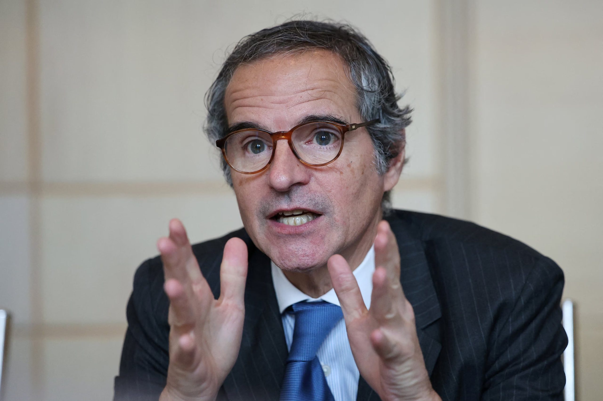 El director general del Organismo Internacional de Energía Atómica (OIEA), Rafael Grossi, habla durante una conferencia de prensa en Seúl, Corea del Sur, el 15 de abril de 2026 (REUTERS/Kim Hong-Jil)
