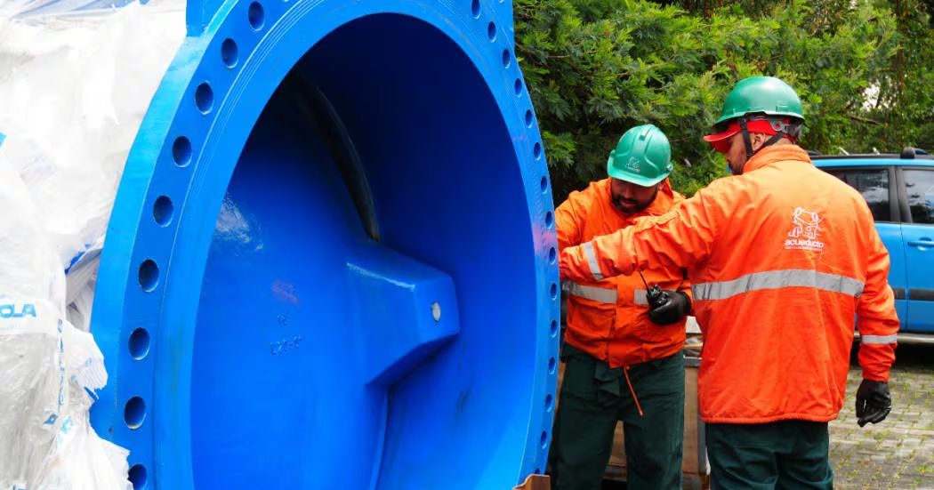 La válvula antisísmica de 1,5 metros de diámetro garantizará la protección de la red de distribución ante posibles sismos - crédito Alcaldía de Bogotá