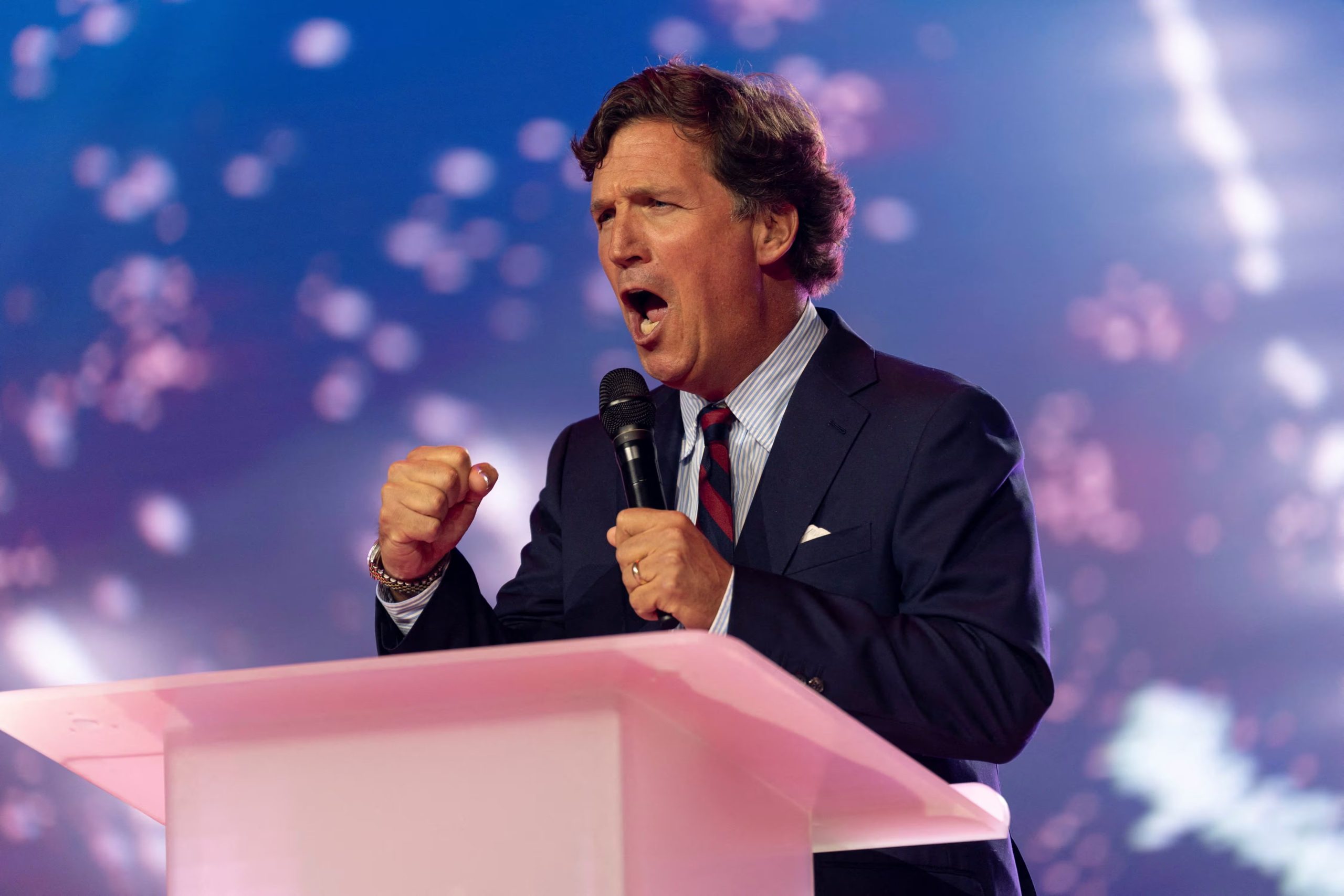 Durante la conversación televisiva, el comunicador estadounidense sostuvo que reducir la problemática a una sola nación resulta injusto y limita las posibilidades de construir soluciones efectivas para ambos países. REUTERS/Cheney Orr