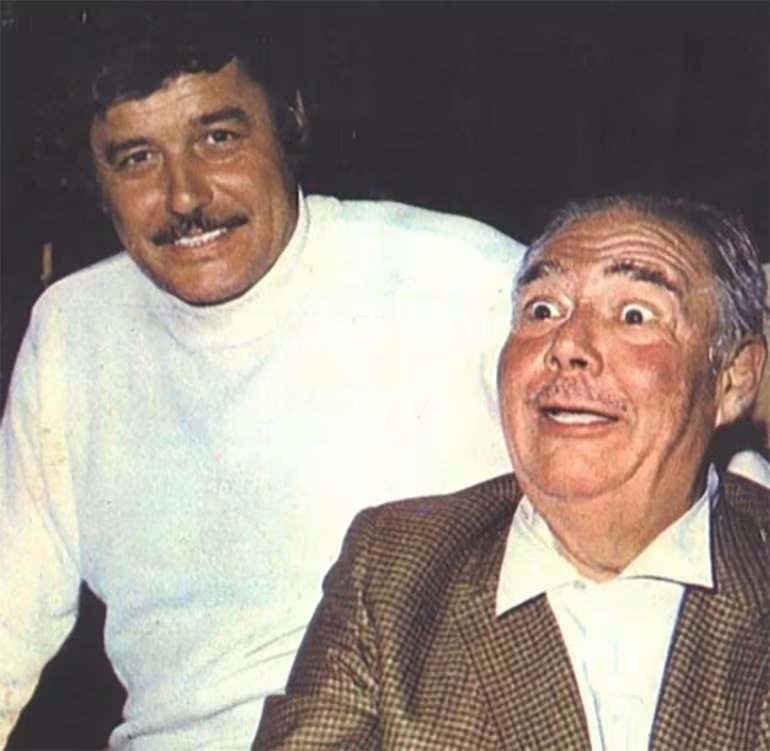 El actor junto a Henry Calvin, el hombre que encarnó al Sargento García
