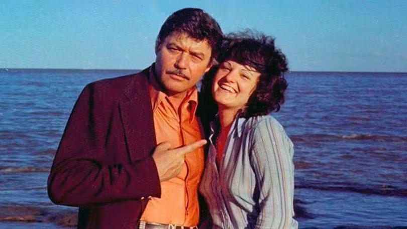 La novia argentina de Guy Williams desmintió que el actor de El Zorro muriera solo, deprimido y en bancarrota