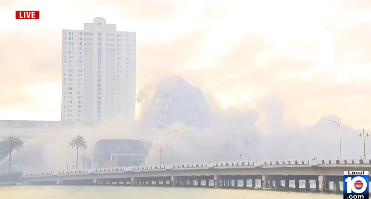 La desaparición del histórico hotel marca el inicio de una etapa de renovación en una de las zonas más exclusivas de Miami (WPLG Local 10)