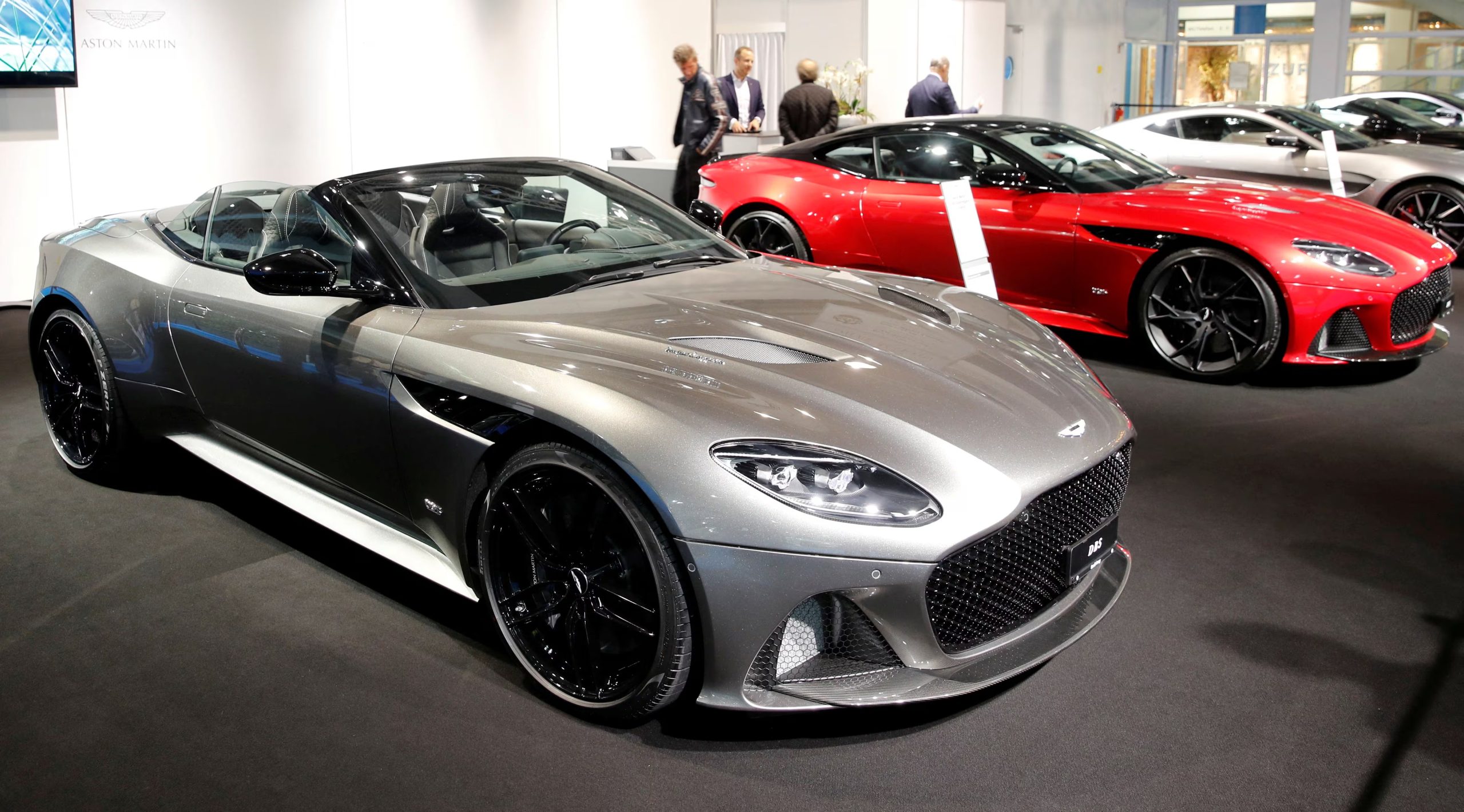 El Aston Martin DBS Volante combina diseño elegante con detalles de lujo artesanal en su concepto de gran turismo (REUTERS/Arnd Wiegmann/File Photo)