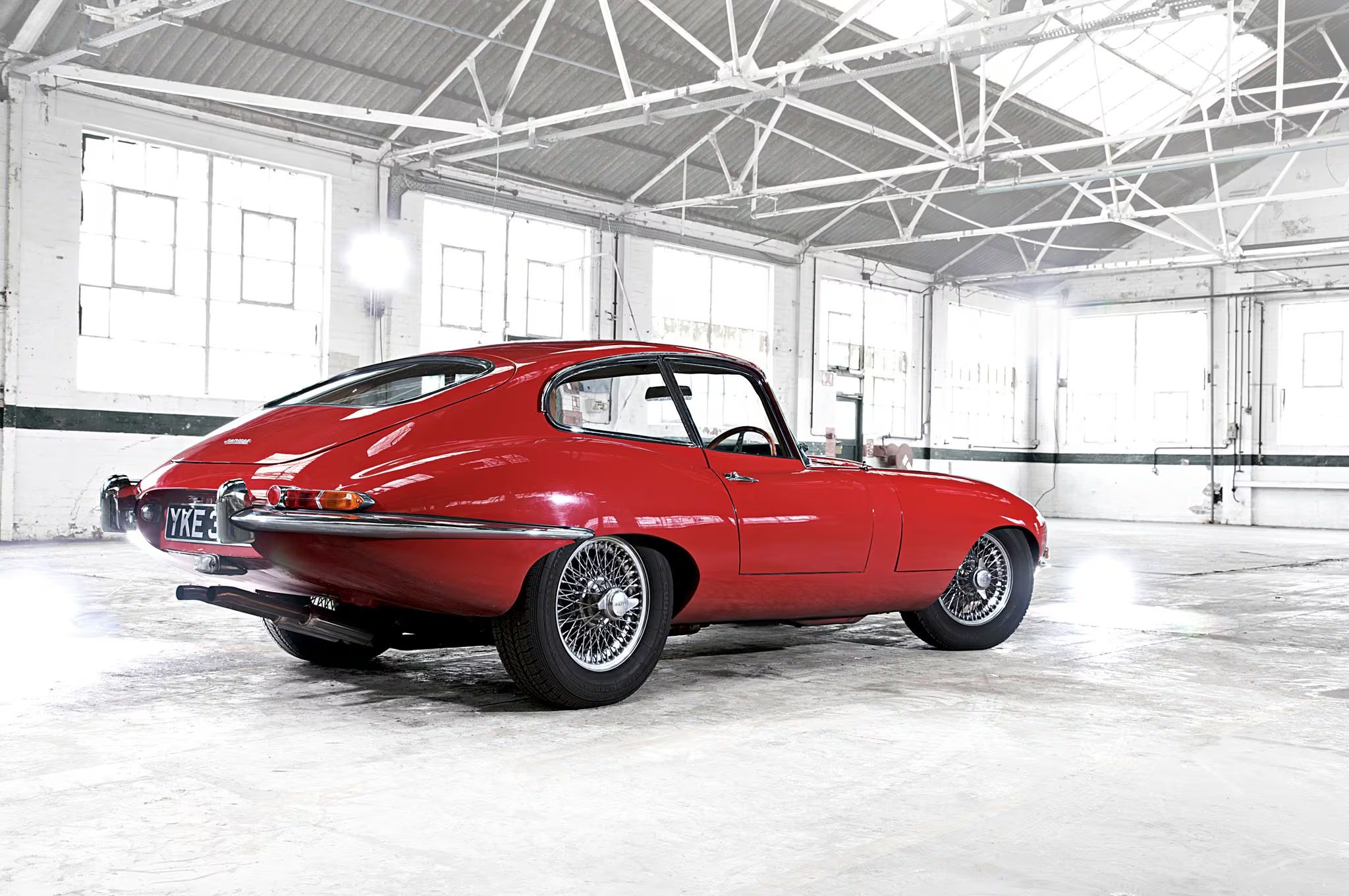 El Jaguar E-Type, producido entre 1961 y 1974, es un icono entre los deportivos británicos del siglo XX por su diseño y rendimiento (Foto: Jaguar Deuitschland/Jaguar Deutschland/dpa)