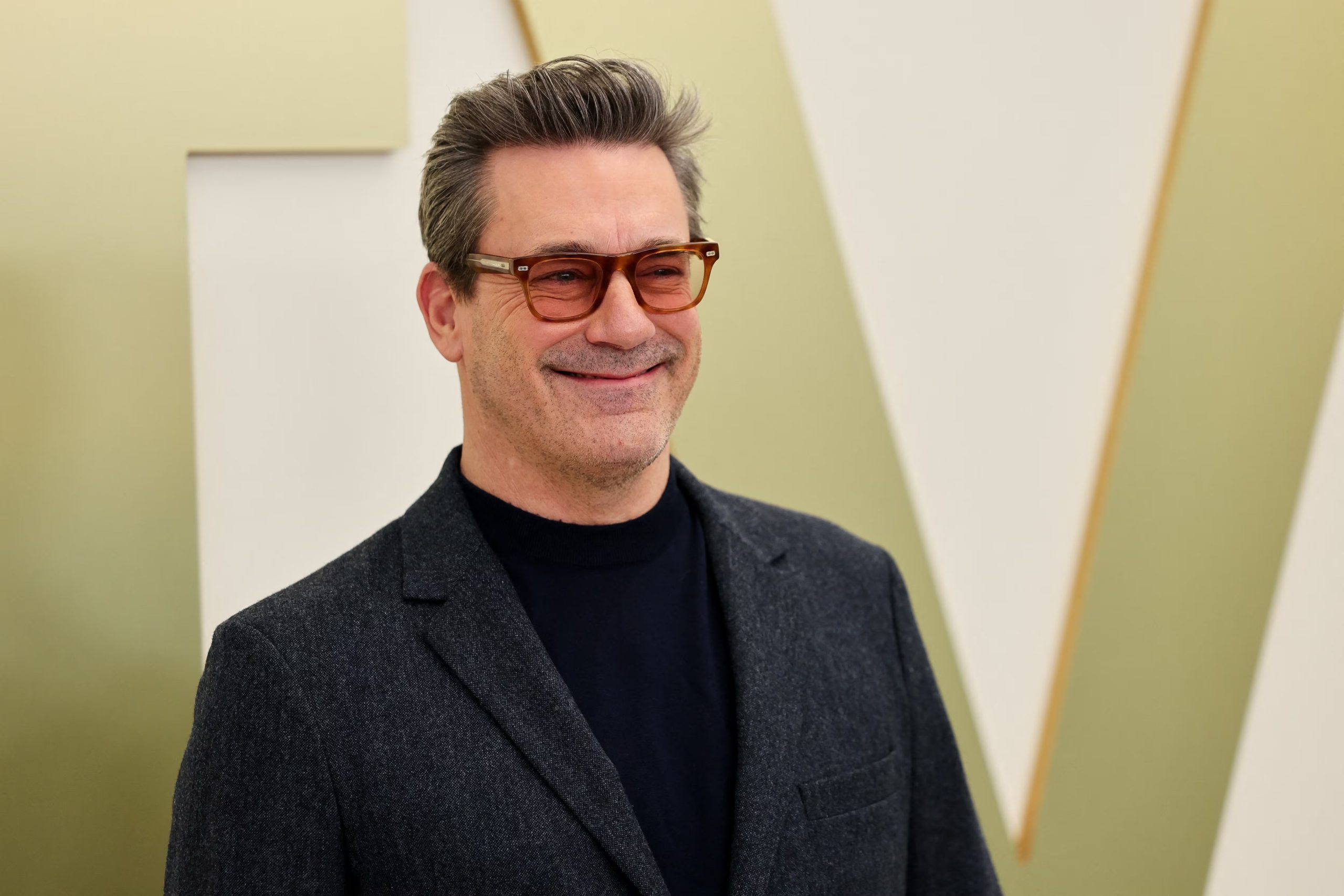 Jon Hamm se conecta con la cultura pop latina a través del reggaetón y resalta el rol de Bad Bunny como banda sonora de su relación con su esposa Ana (REUTERS/Daniel Cole)