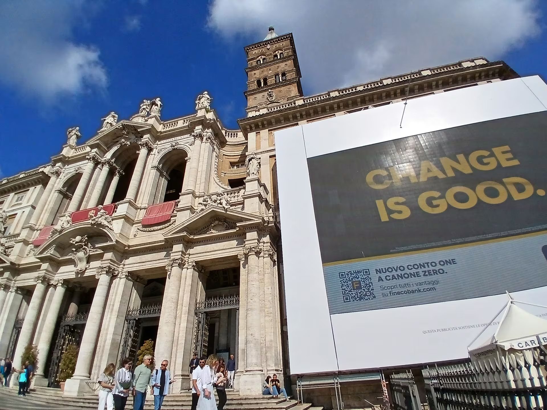 Las voces argentinas marcaron su presencia en la ceremonia, subrayando el vínculo entre el pontífice y su país natal durante el homenaje.