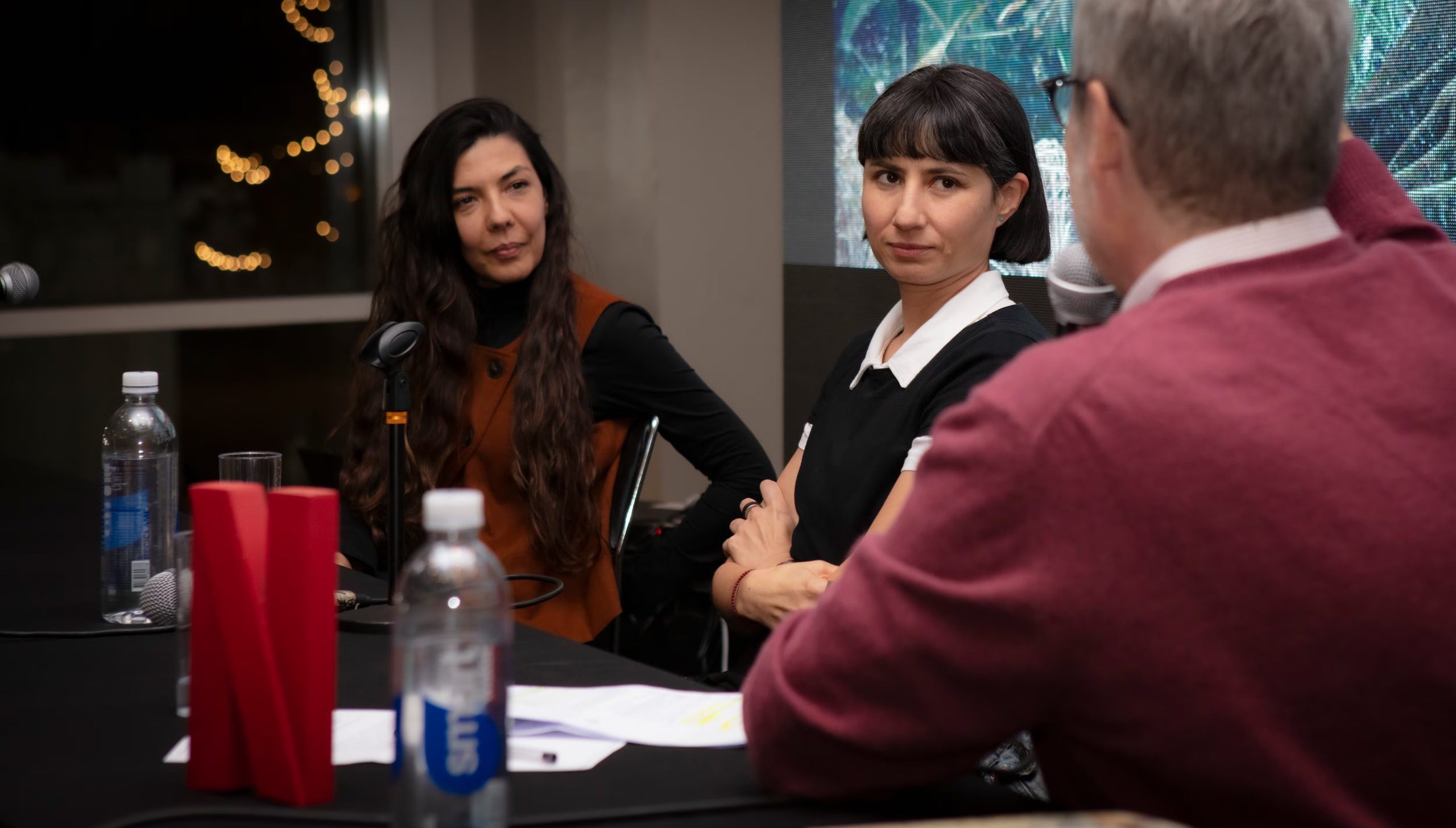 En la Feria del Libro de Buenos Aires, las autoras colombianas Laura Mora y Natalia Santa develaron los secretos detrás del clásico de García Márquez para Netflix: retos visuales y literarios, y detalles de la próxima y esperada entrega que se estrenará en agosto (Fundación El Libro)