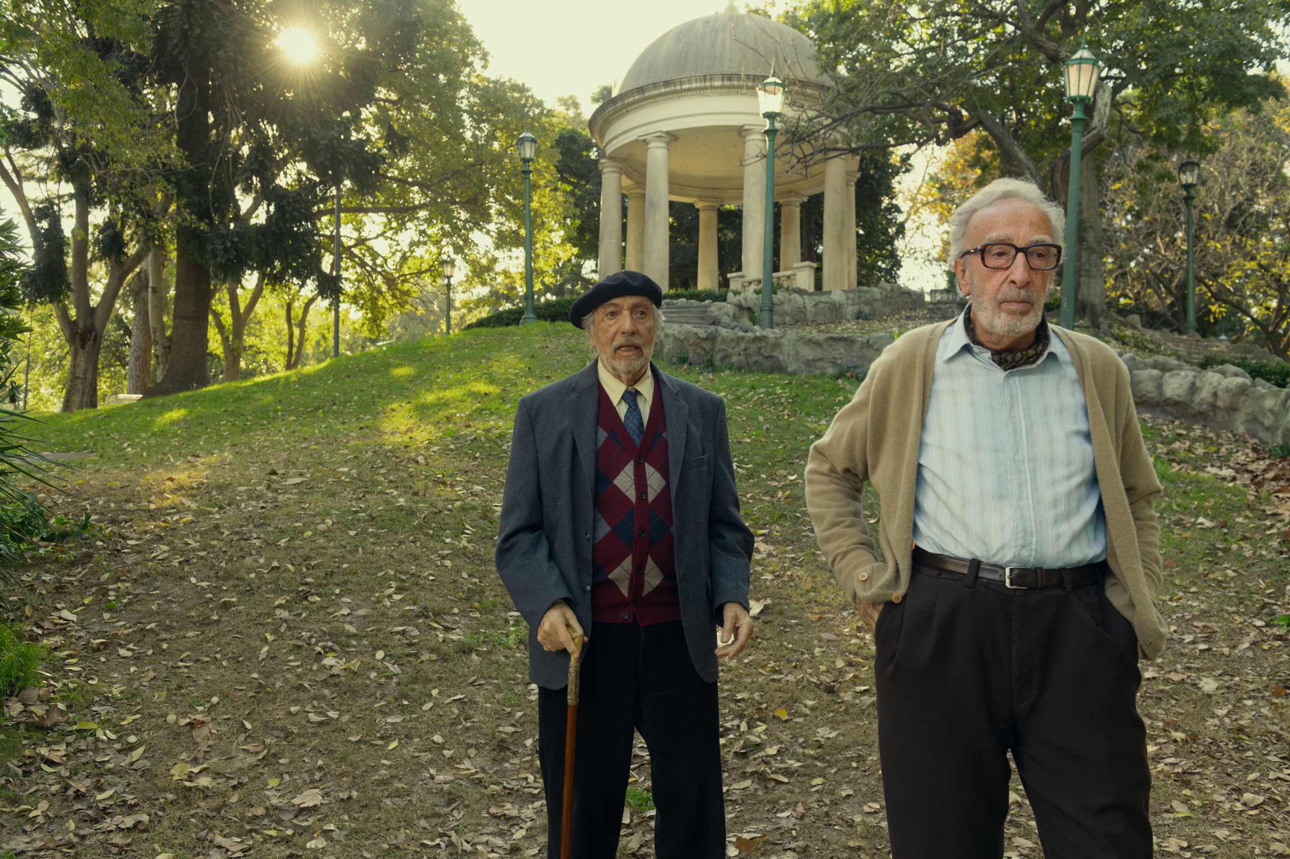 Luis Brandoni, fallecido a los 86 años, entregó personalmente el carnet de actor a Eduardo Blanco en un momento de gran significado (Créditos: Marcos Ludevid)