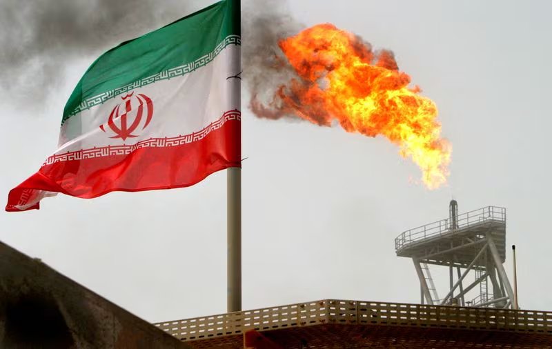 Las exportaciones petroquímicas de Irán representan una fuente clave de divisas para la economía, con 29 millones de toneladas anuales y 13.000 millones de dólares en ingresos. (REUTERS/ARCHIVO)