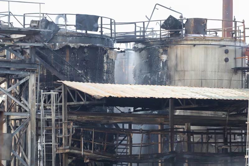 El gobierno iraní busca estabilizar el mercado interno y proteger a las industrias locales, afectadas por daños en plantas de Asaluyeh y Mahshahr. (REUTERS/ARCHIVO)