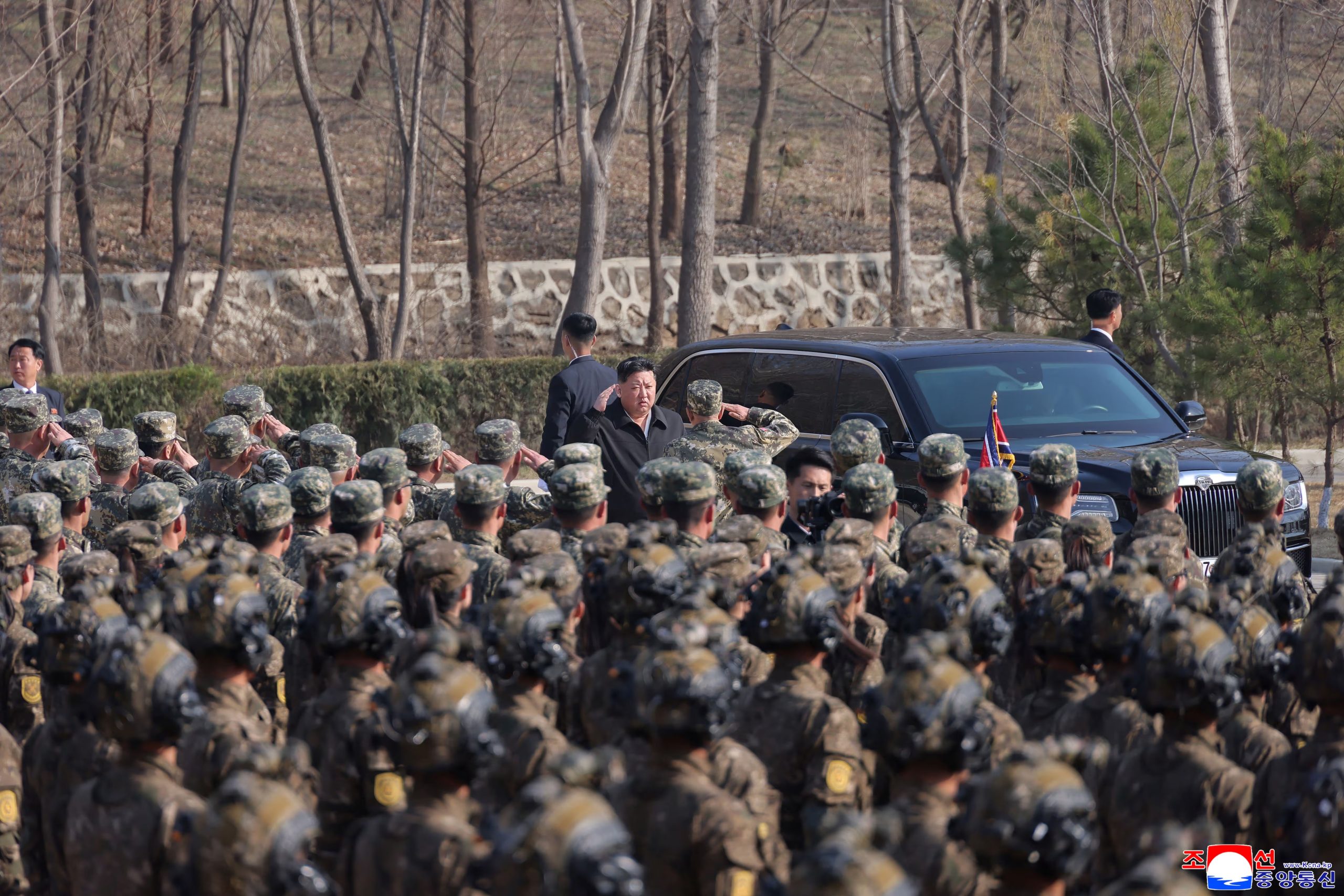 Kim Jong-un visitó una base de entrenamiento de operaciones especiales en Corea del Norte (REUTERS)