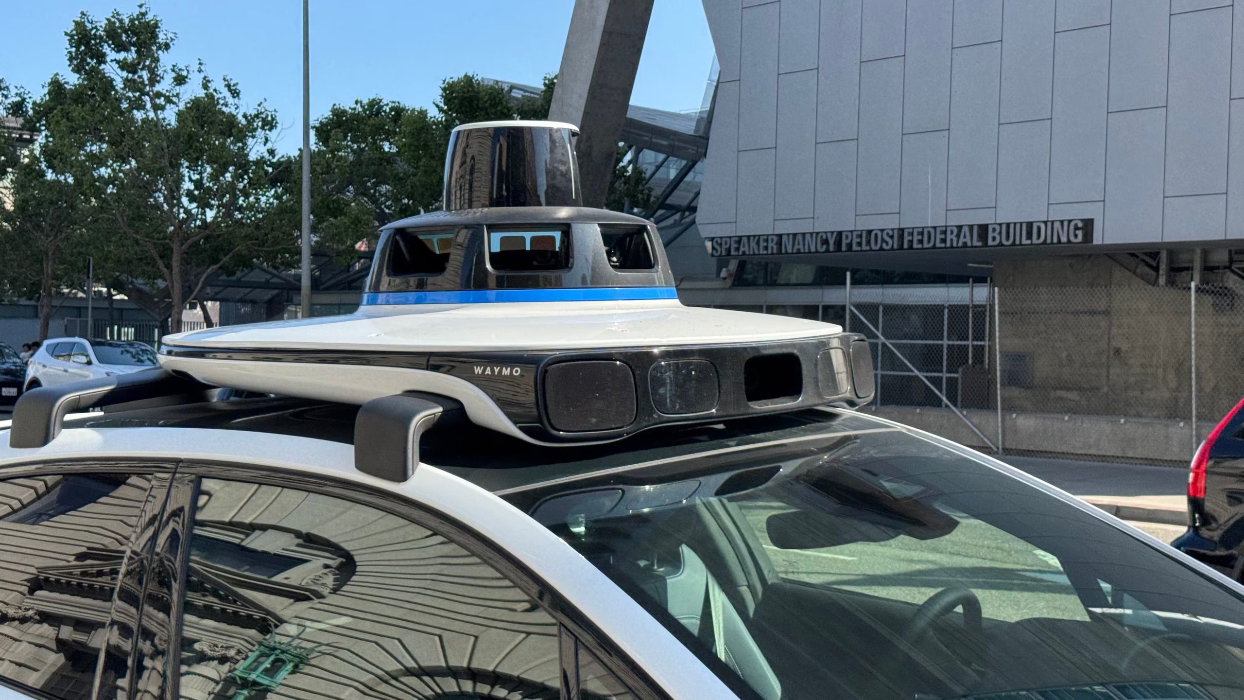 La flota de Waymo integra 29 cámaras, seis radares y cinco sistemas lidar, garantizando detección de obstáculos y una operación segura en climas tropicales (Opy Morales)