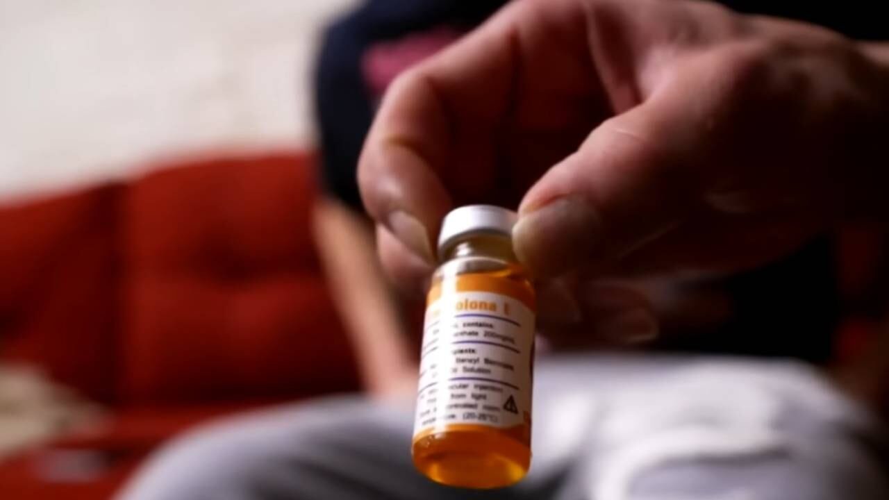 El uso de esteroides anabólicos y trenbolone en adolescentes estadounidenses crece por la influencia de redes sociales y modelos físicos digitales. (CBS News)