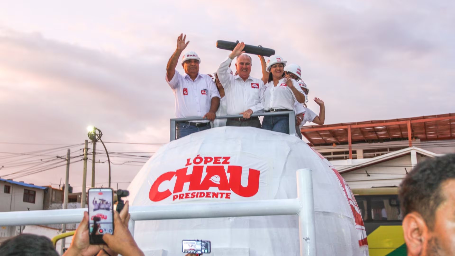 Alfonso López Chau afirmó que Pedro Castillo es un preso político y prometió indultarlo durante mitin en Puno