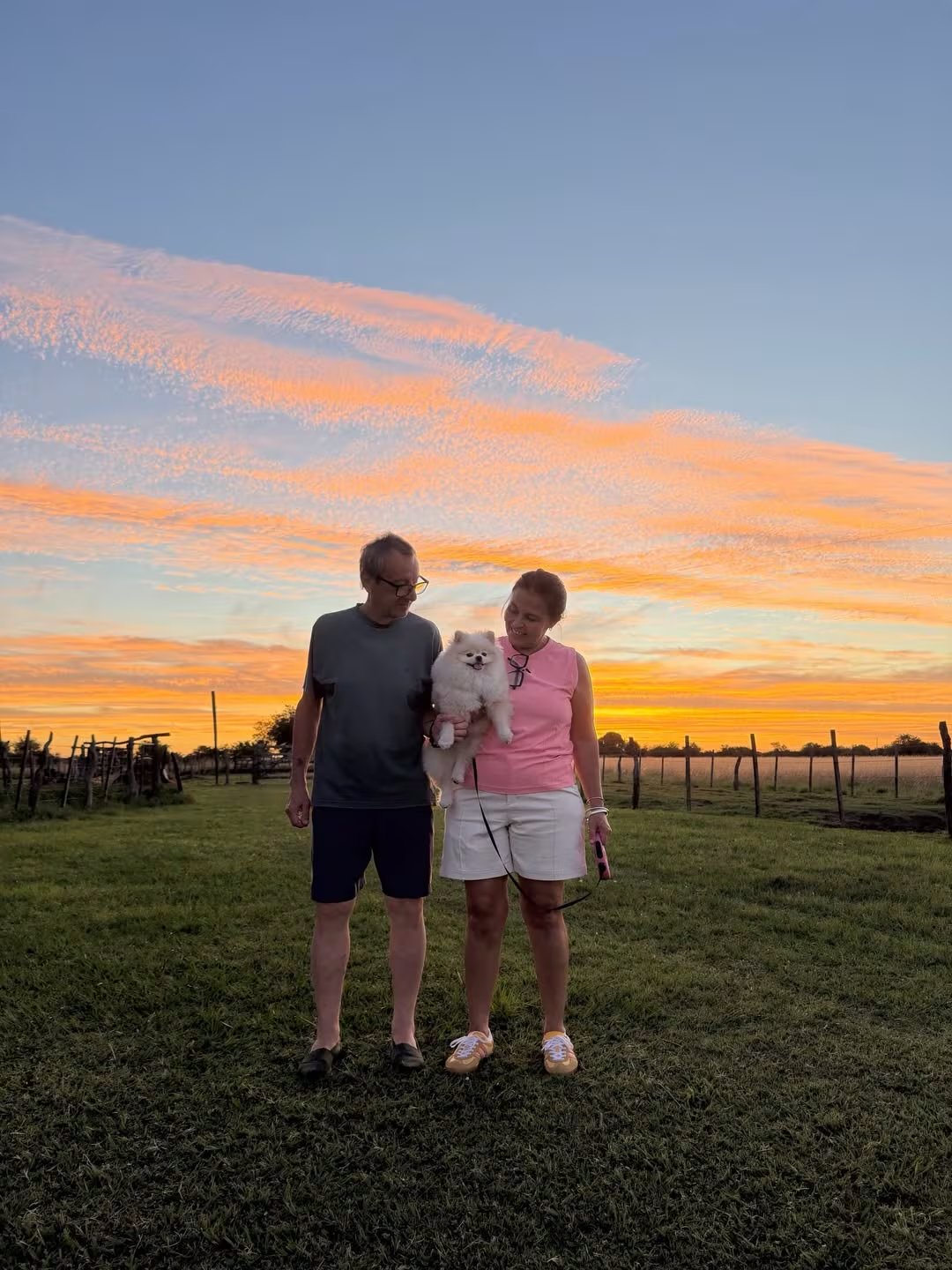 El breve mensaje 'Agradecida de tenerlos' acompañó las fotos que reflejan el presente personal de Emilia Mernes rodeada de su familia y amigos en Miami